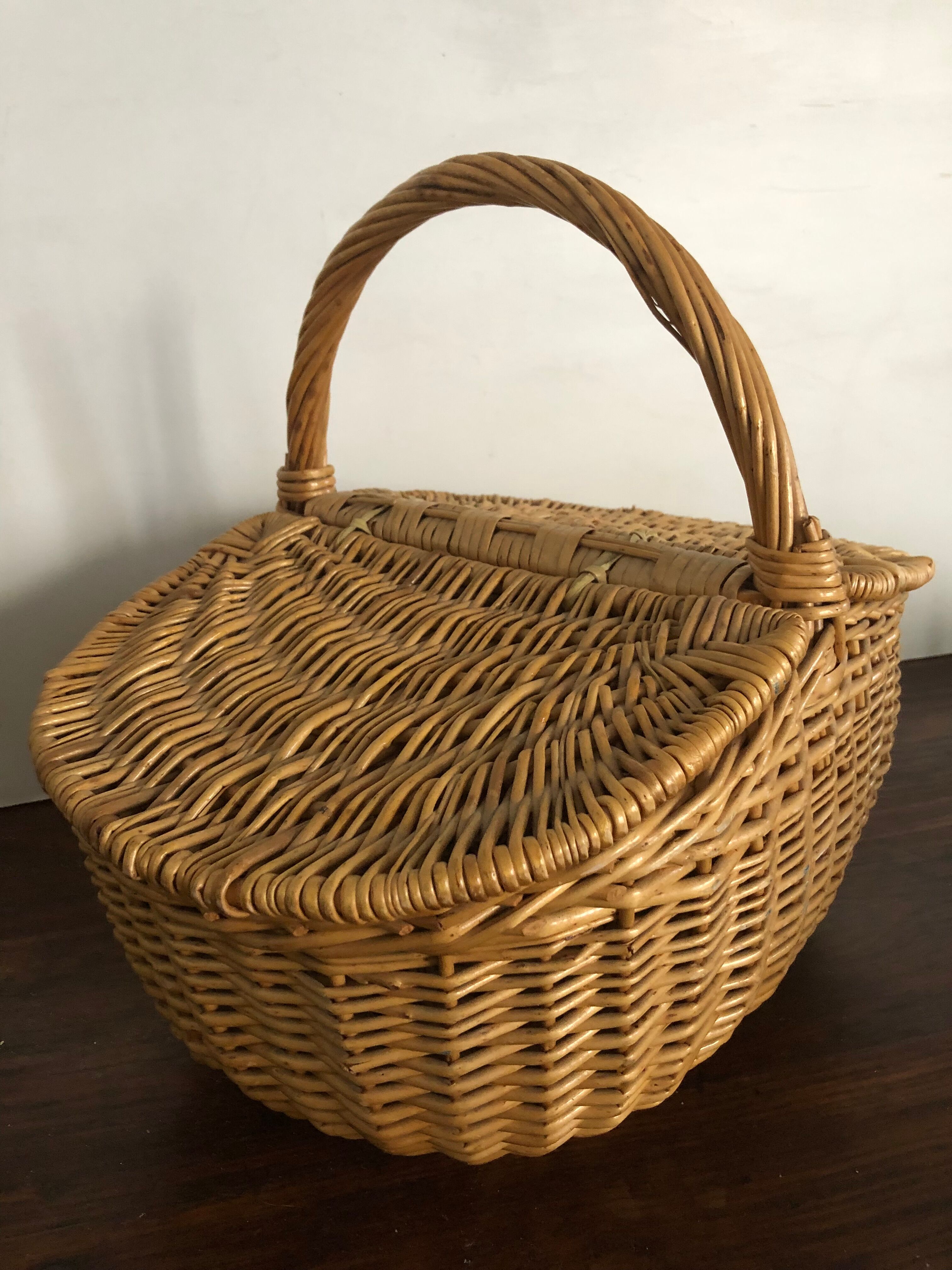 Panier en osier tressé
