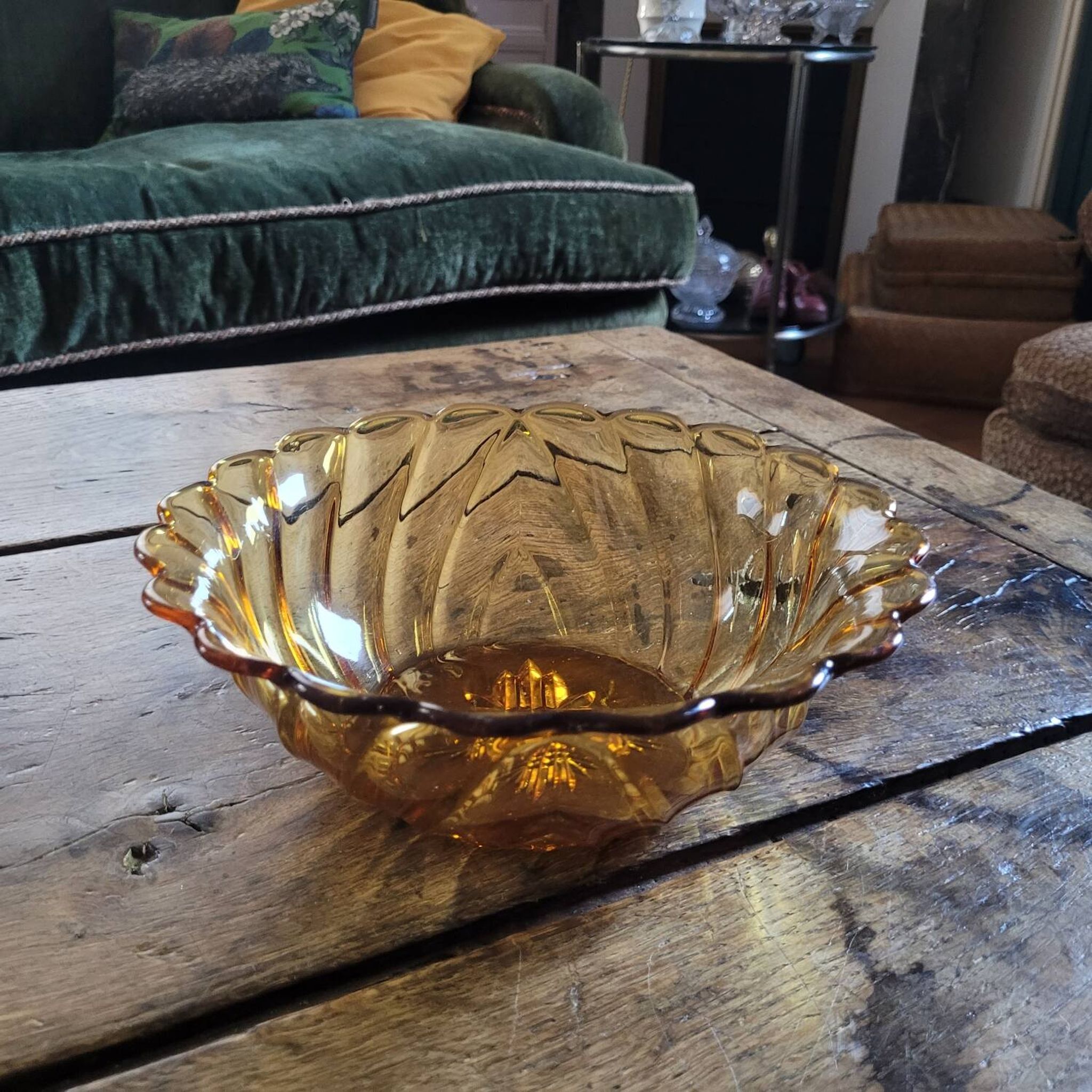Coupe en verre ambré – design torsadé vintage