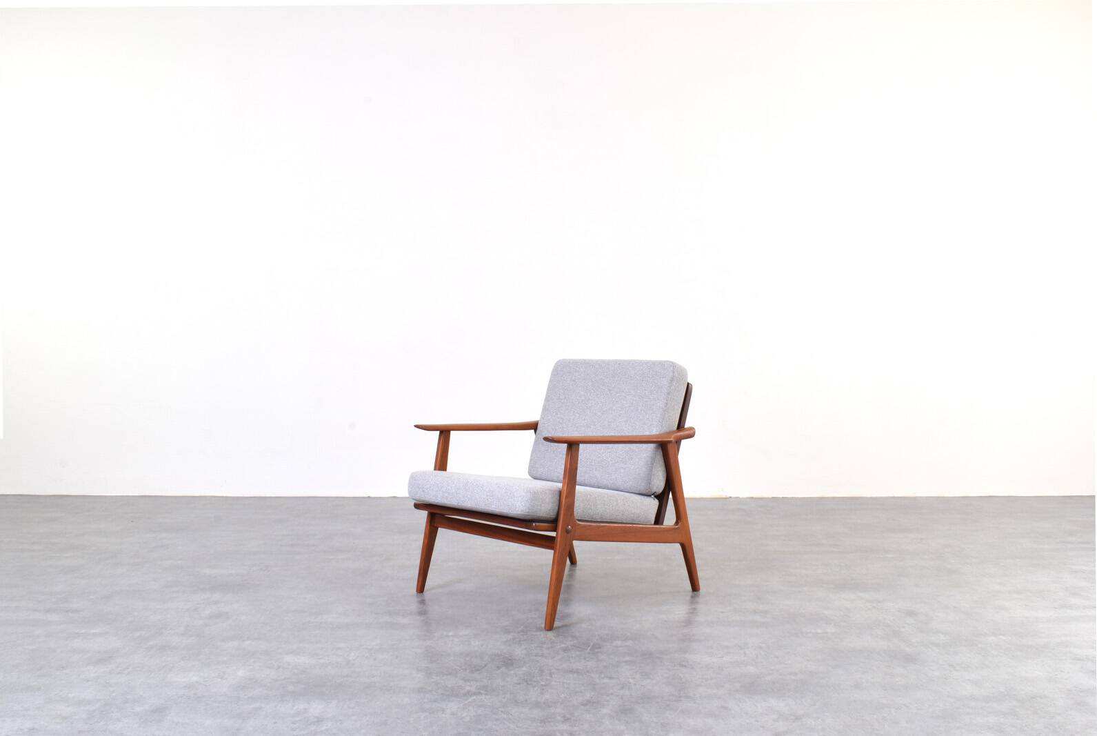 Fauteuil en teck danois des années 1960.