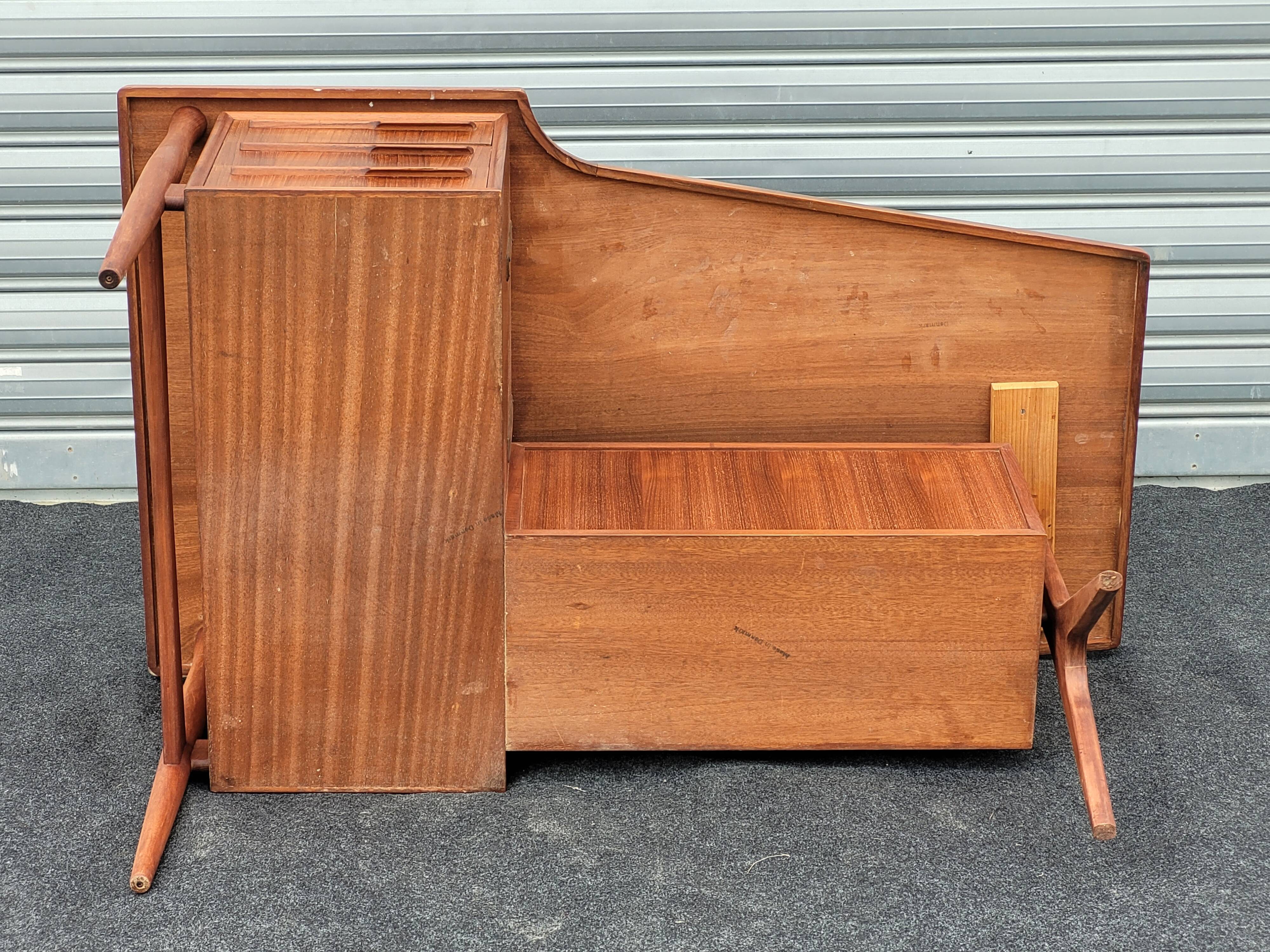 Exceptional Vintage Boomerang desk designed by Jacques Hauville 1960 p