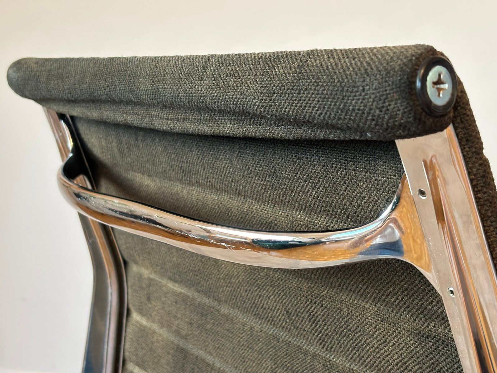 Model EA 105 aluminium chair by Eames for Herman Miller, 1970s