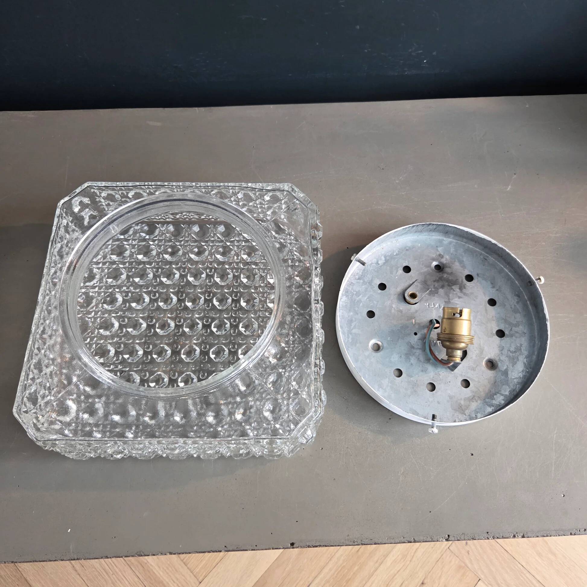 Plafonnier ou applique en verre moulé