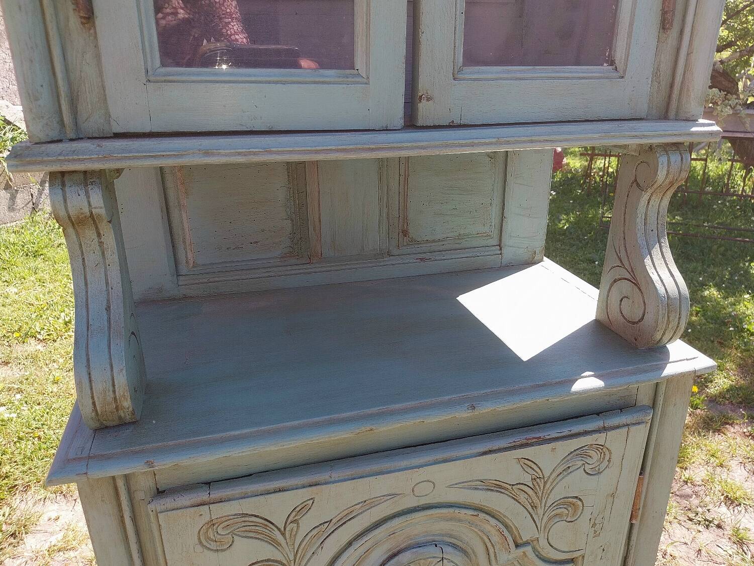 Glass-fronted buffet with 2 bodies