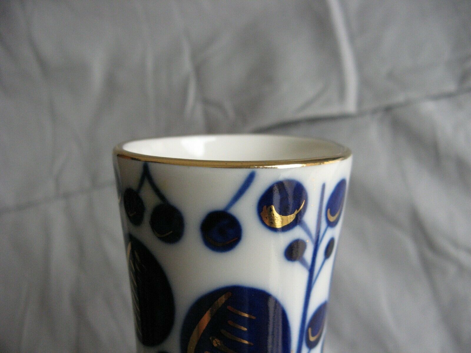 Lomonosov Russian porcelain vase probably dating around 1950