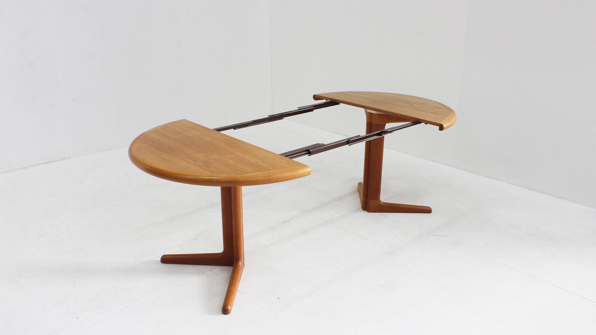 Table à manger ronde extensible en teck danoise vintage des années 1960