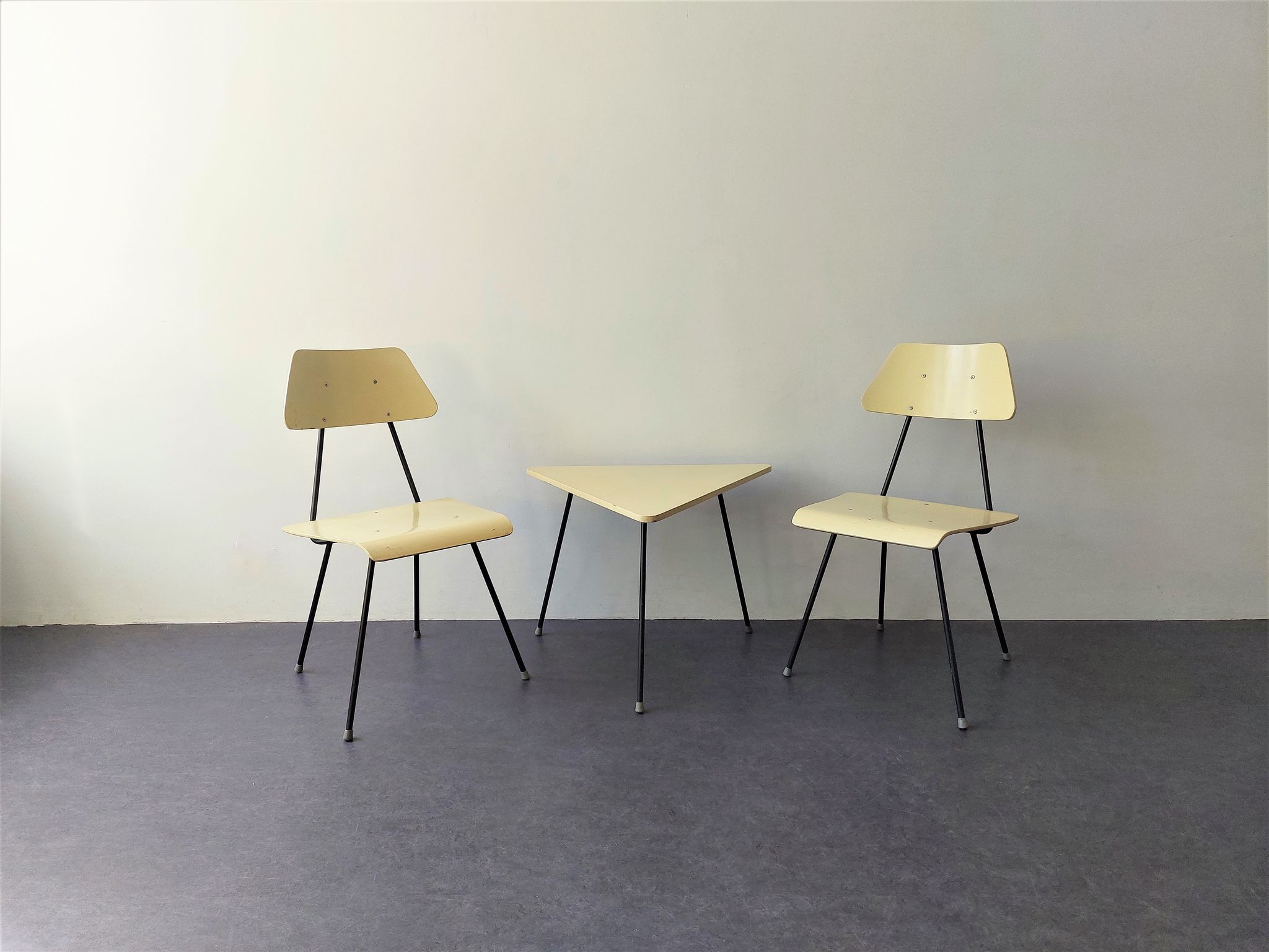 Set of 2 Room '56 chairs and sidetabe by Rob Parry for Dico, The Netherlands 1950's