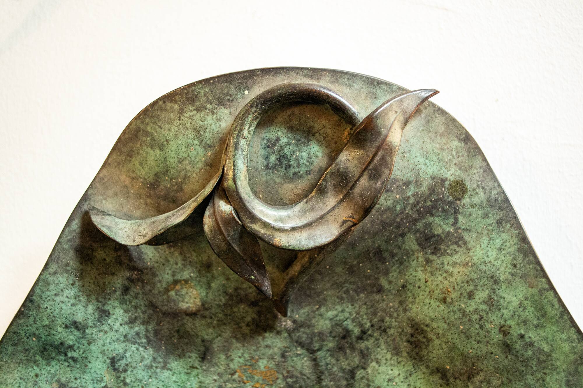 Fruit holder in oxidised brass with floral decoration, Italy 1940s