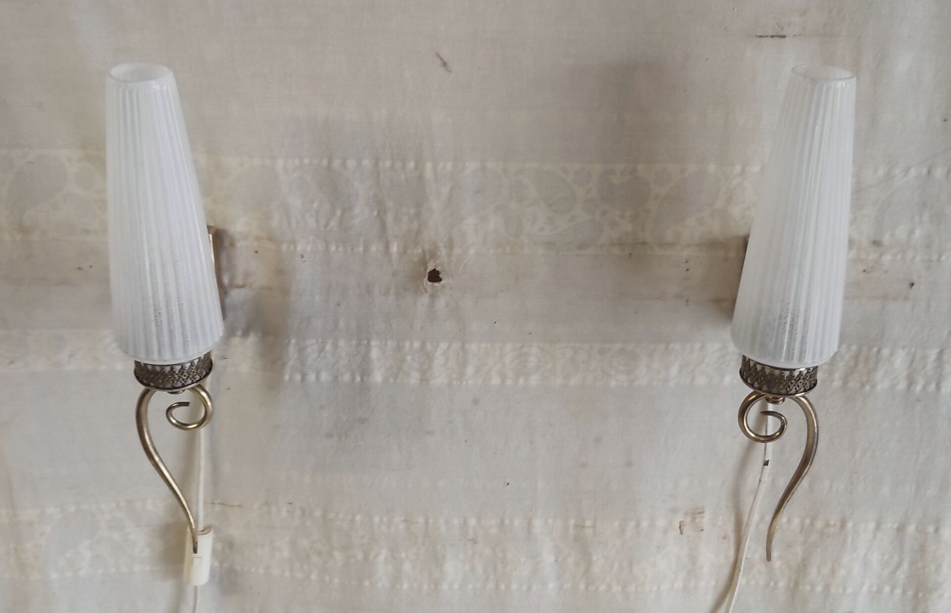 Modernist wall lights in brass and opaline - mid 20th century.
