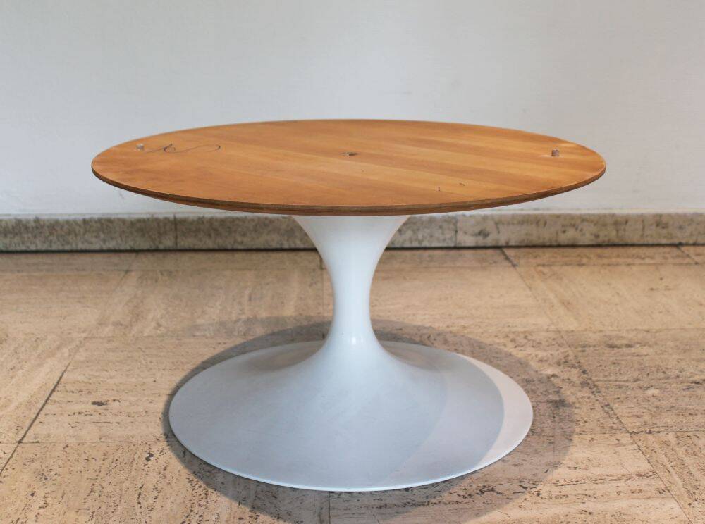 Calacatta marble coffee table by Eero Saarinen for Knoll, 70's.