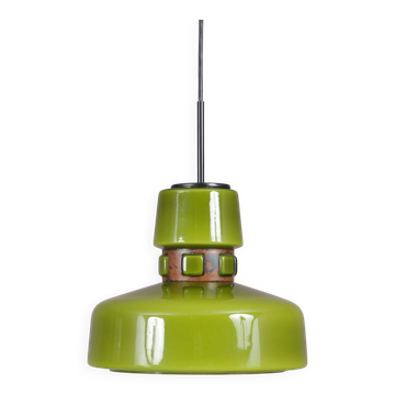 Lampe suspendue en verre vert des années 1970 avec des détails en cuivre par Victor Berndt pour Flygsfors, Suède.