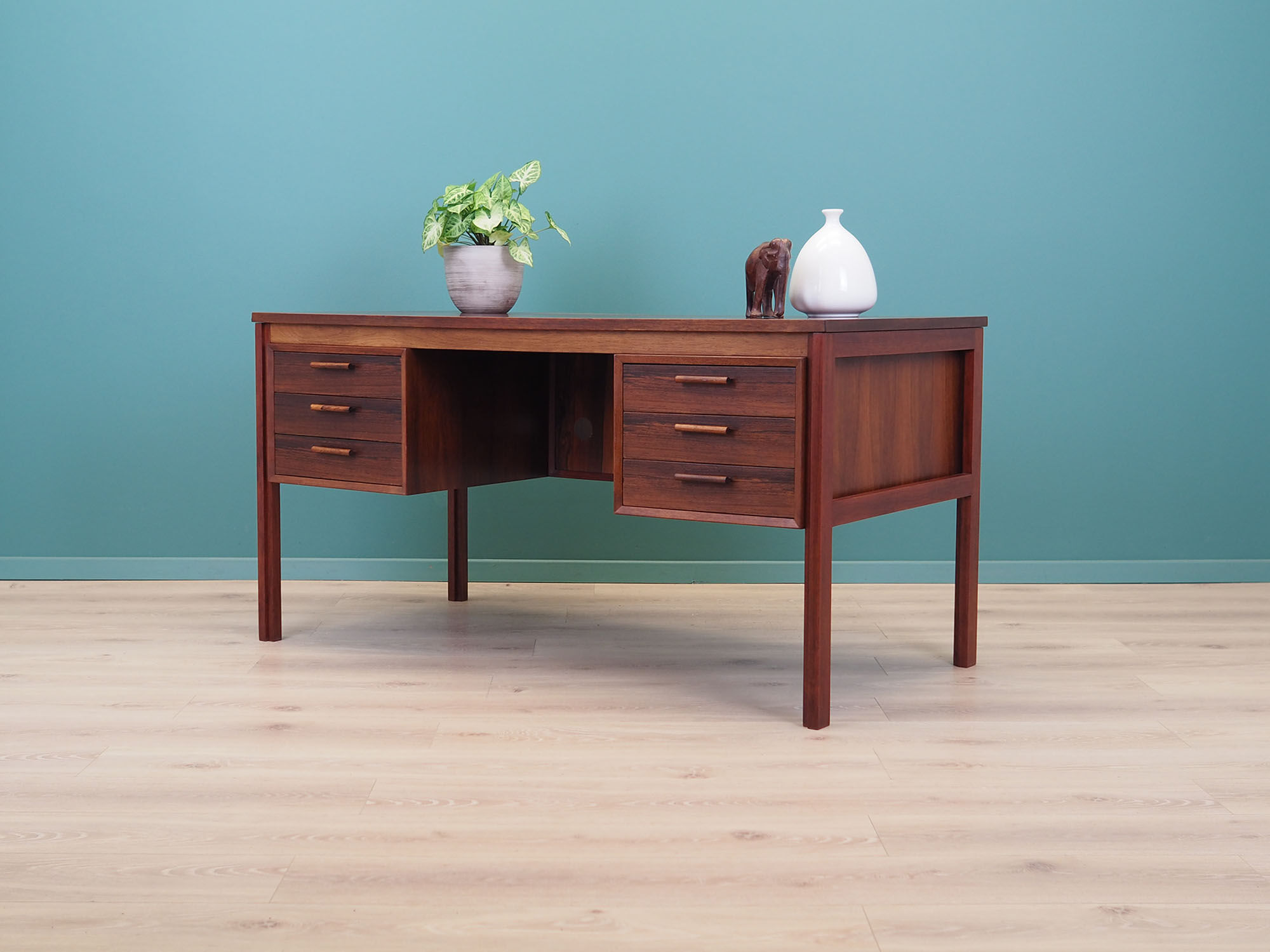 Rosewood desk, 70s, Danish design, made in Denmark