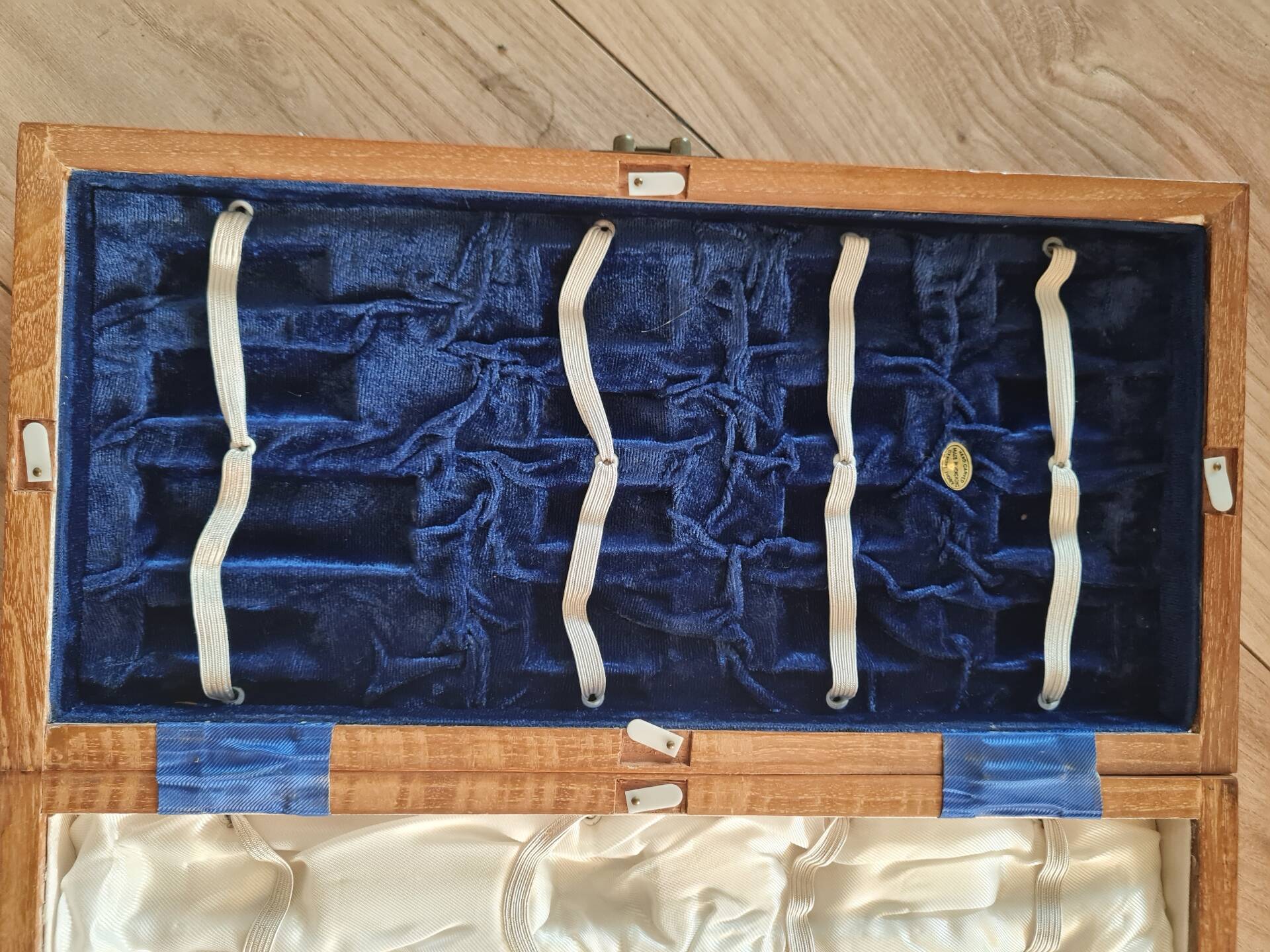 Vintage Wooden and Velvet Folding Chess Set Hong Kong - 37x37 cm