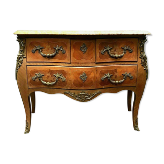 Commode de style Louis XV en placage d'acajou et bois de rose XX siècle