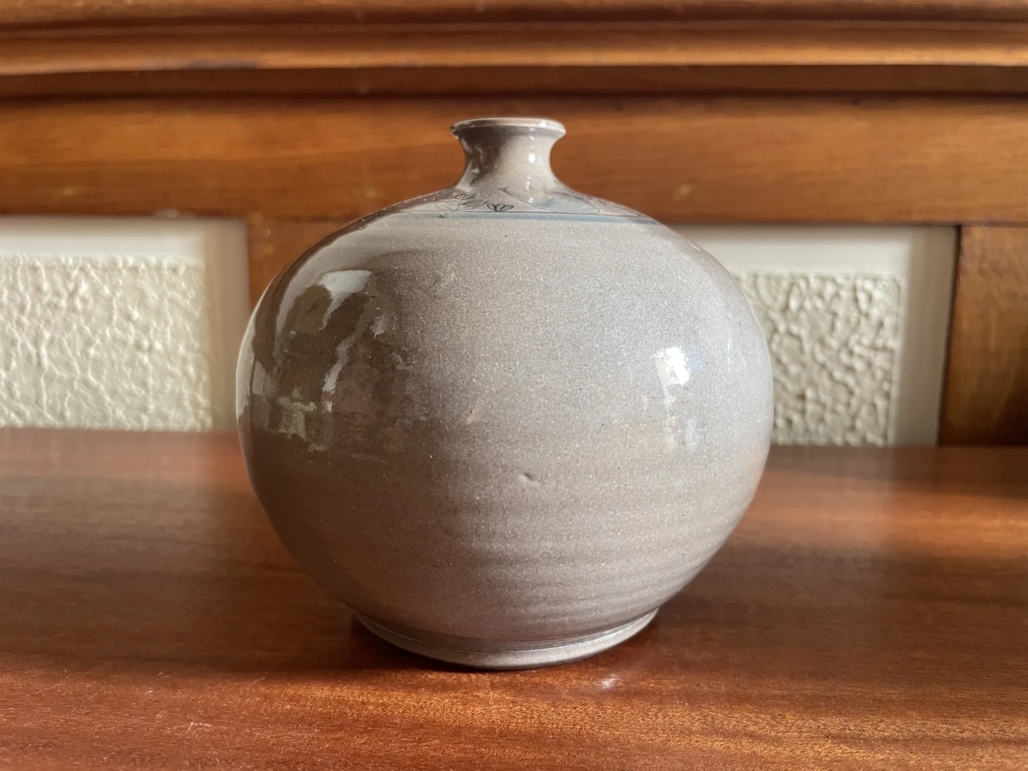 Ball vase pottery Millian