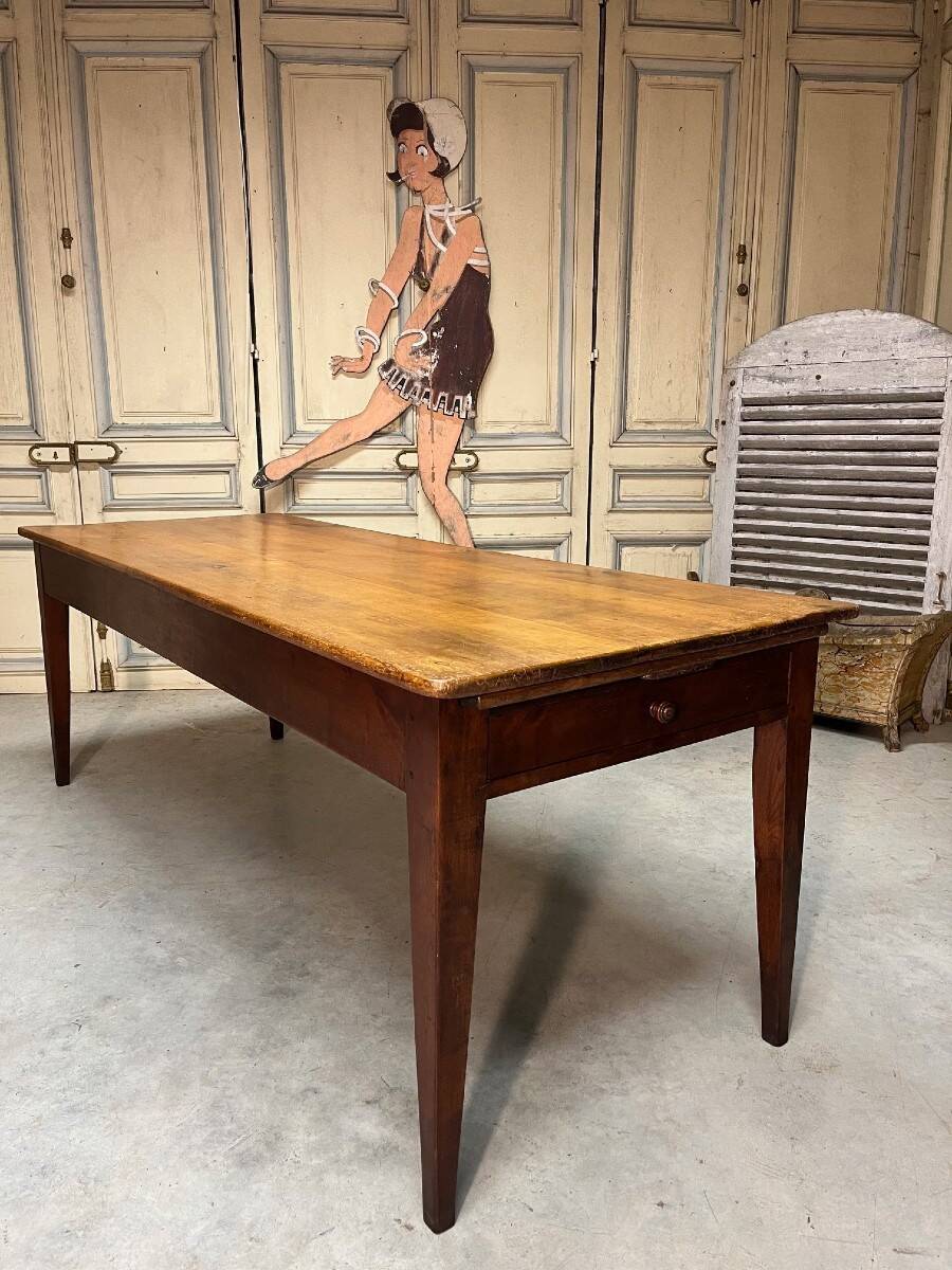 Farm table in cherry wood from the late 19th century.