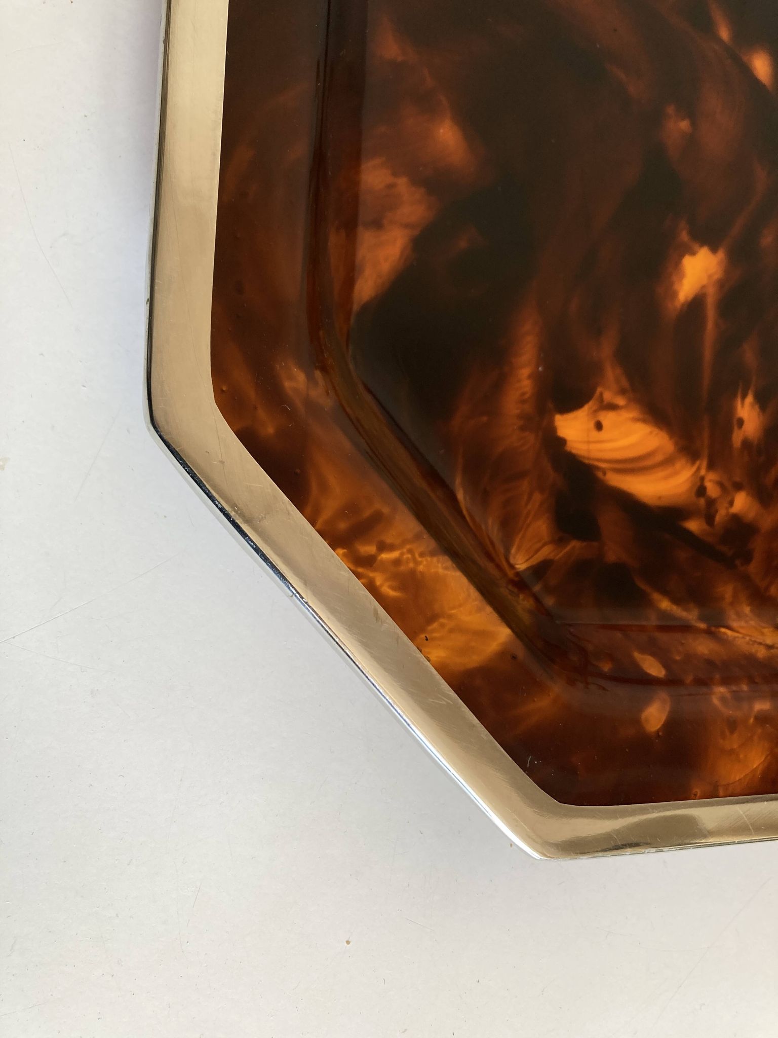 Plateau néo classique XXL en lucite écaille 1970