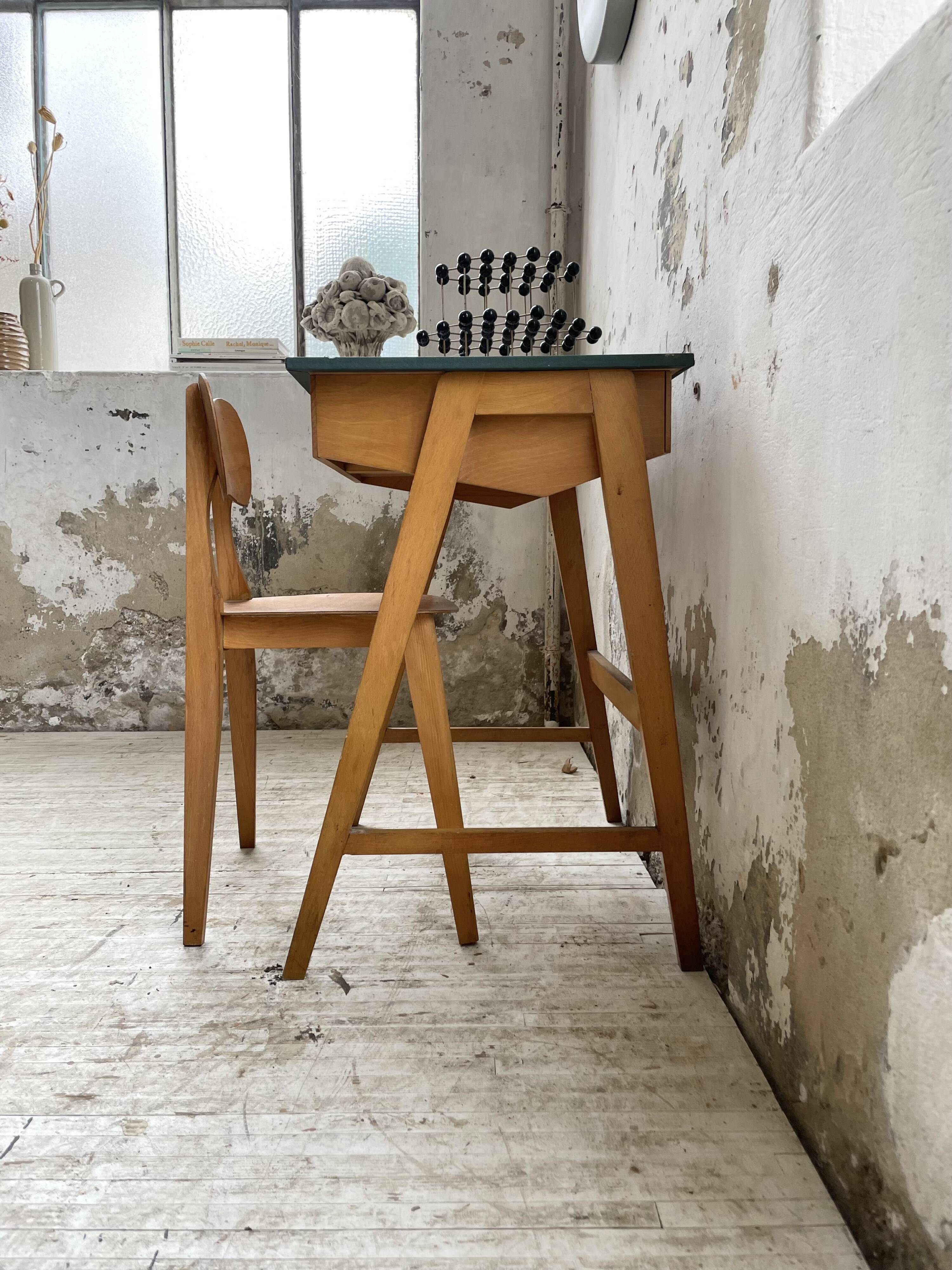 Bureau et chaise enfant pieds compas