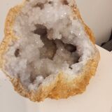Quartz geode