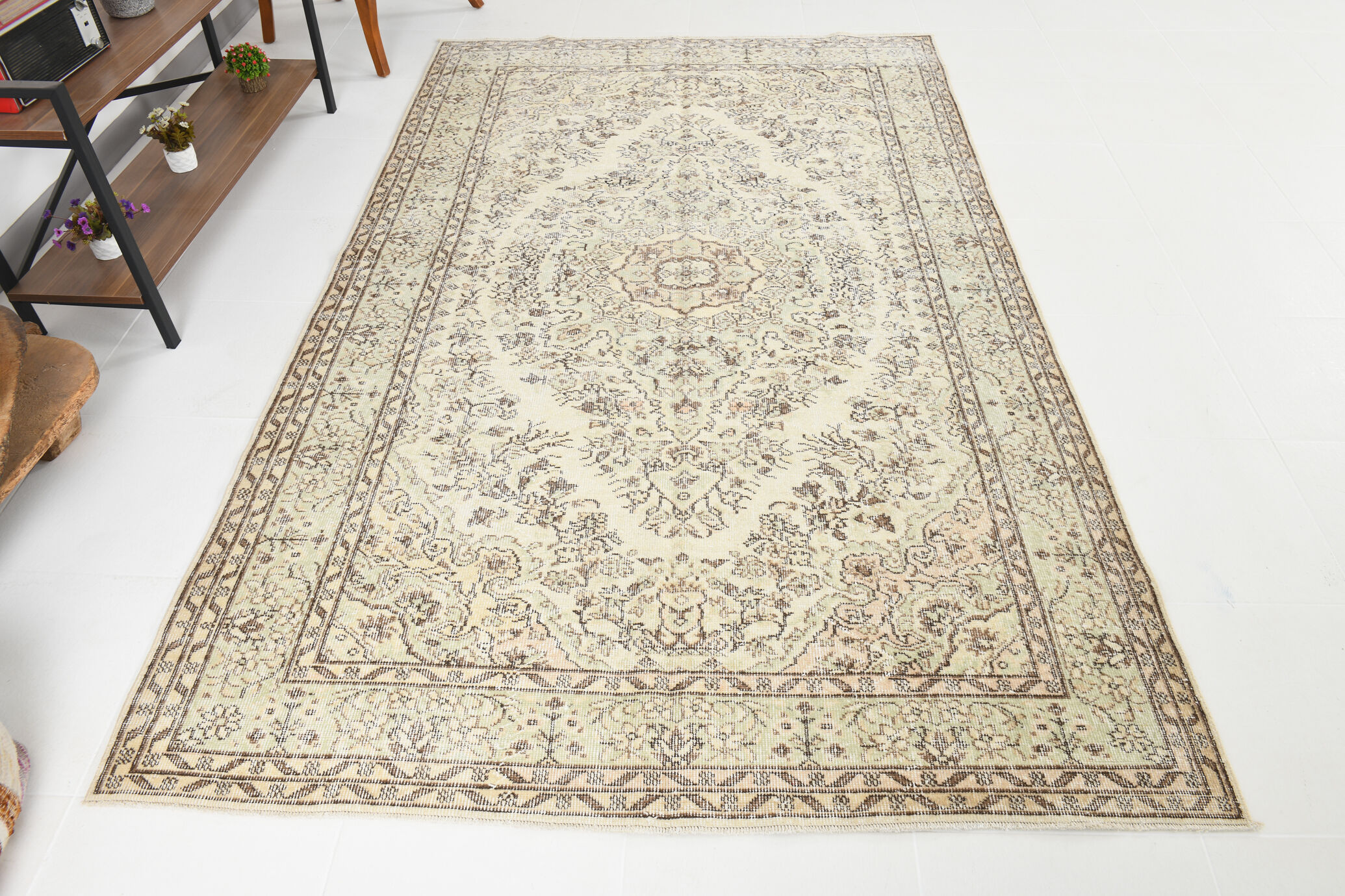 5x9 faded beige wool handknotted oushak rug, 276x166cm