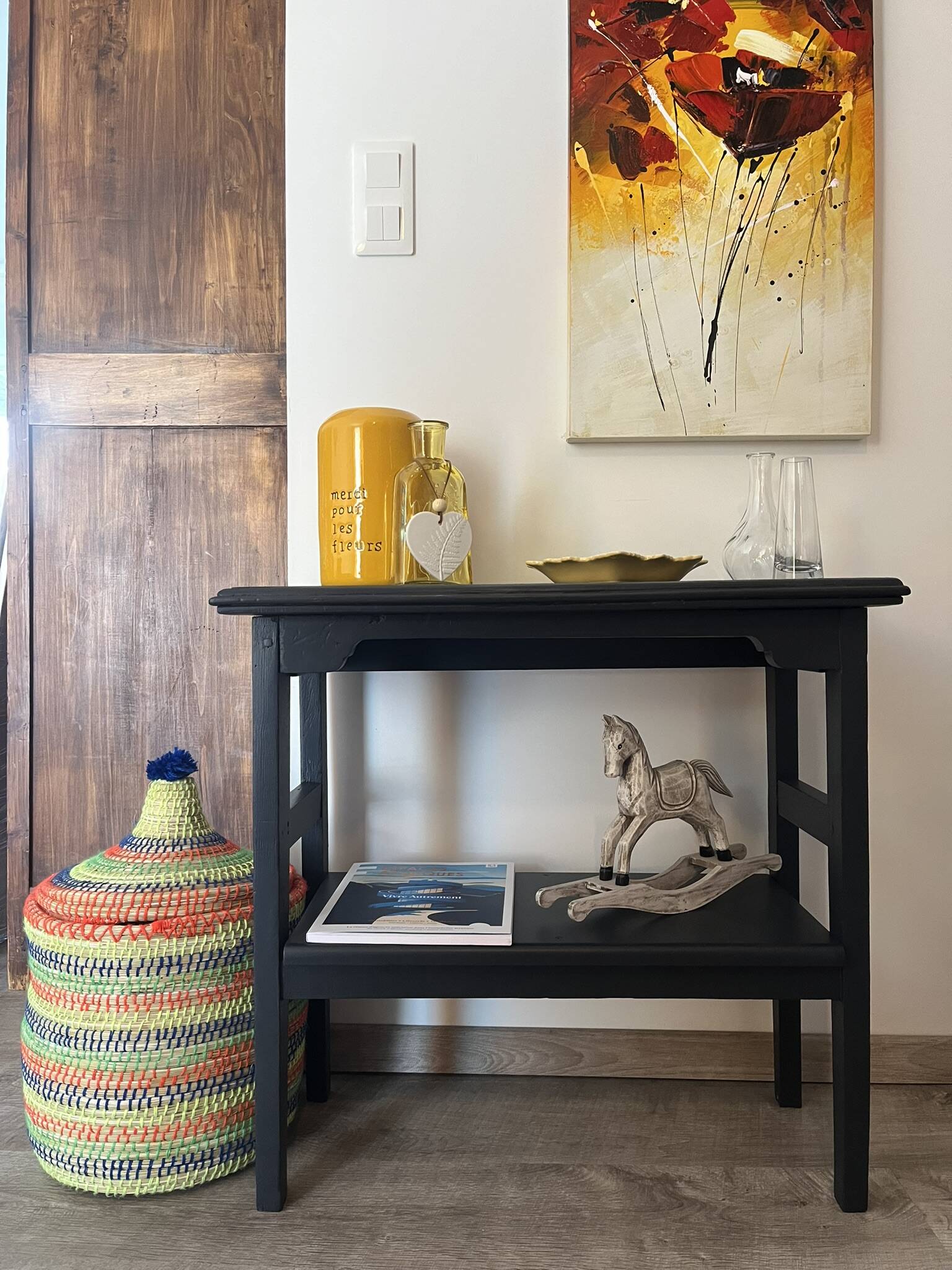 Renovated entrance console – Tailcoat finish