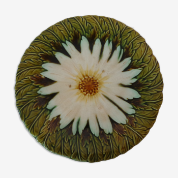 Decorative plate dabbling floral decoration