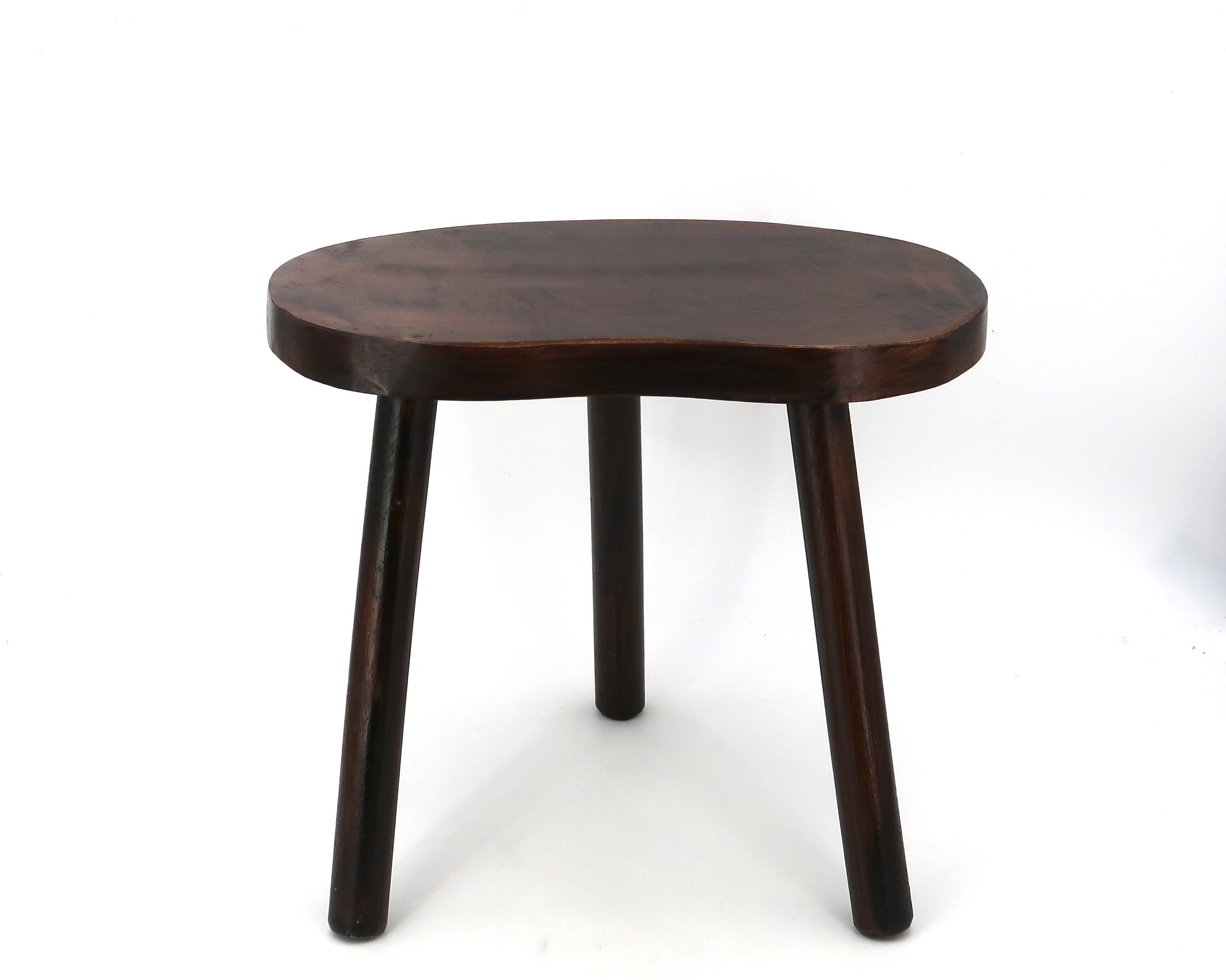 Wooden tripod bedside or occasional table, bean-shaped top.