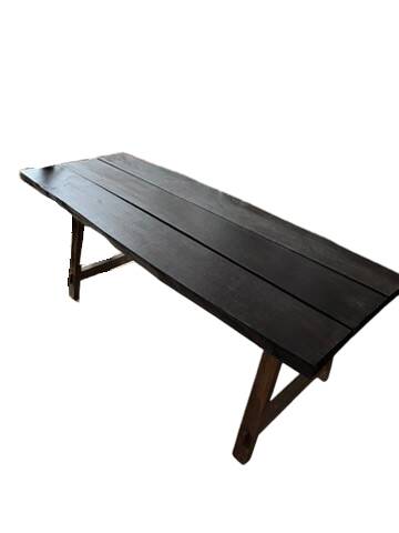 Table et bancs en bois brutalistes