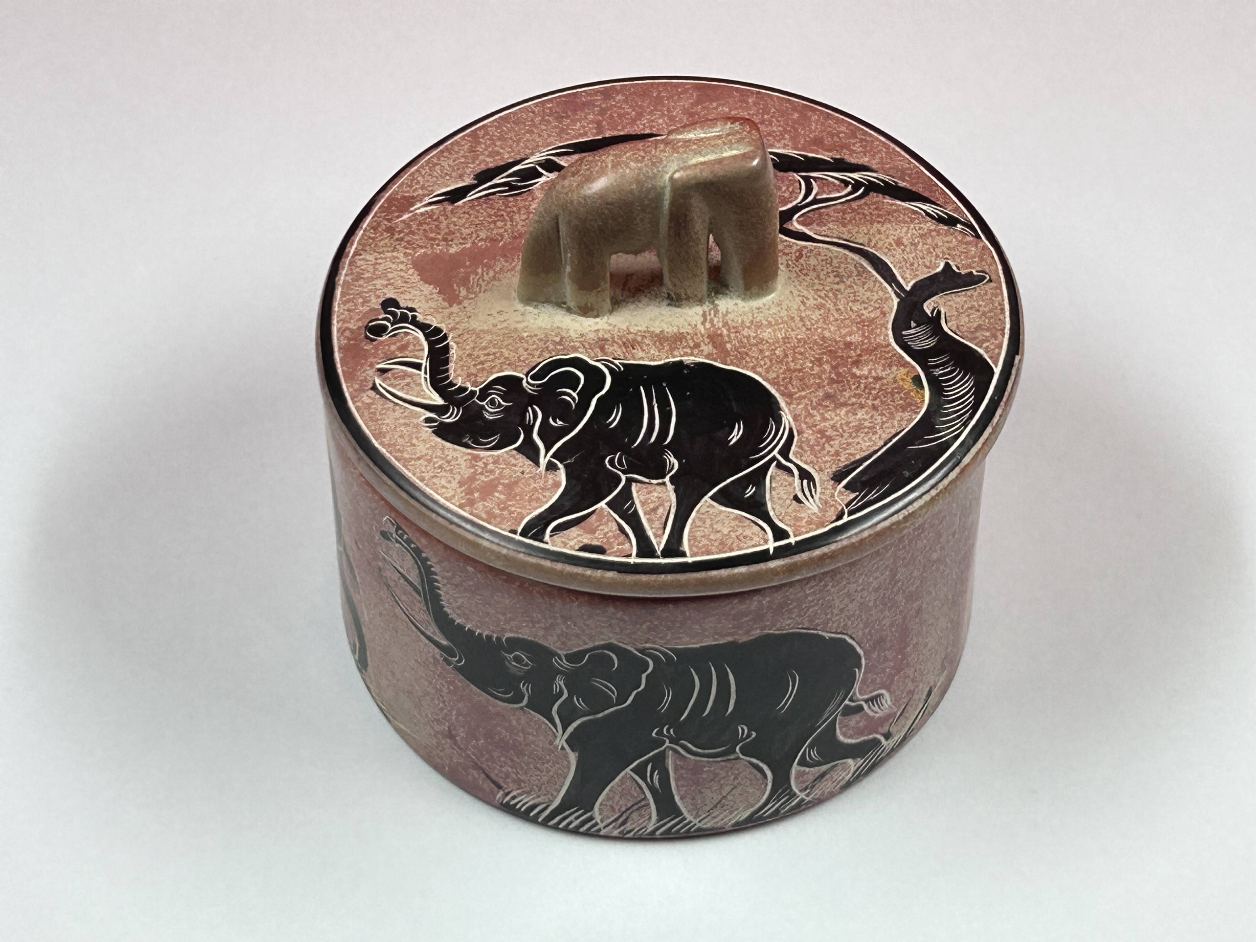 Soapstone box, trinket dish, candy dish with elephant decoration, 9.5 x 9 cm