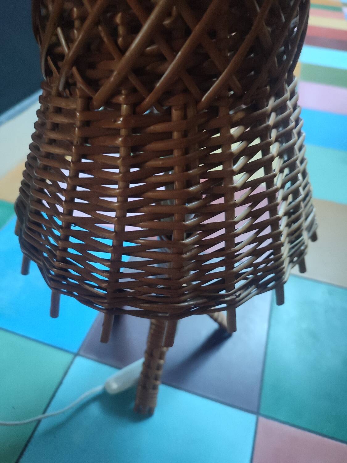 Lampe à poser vintage en osier