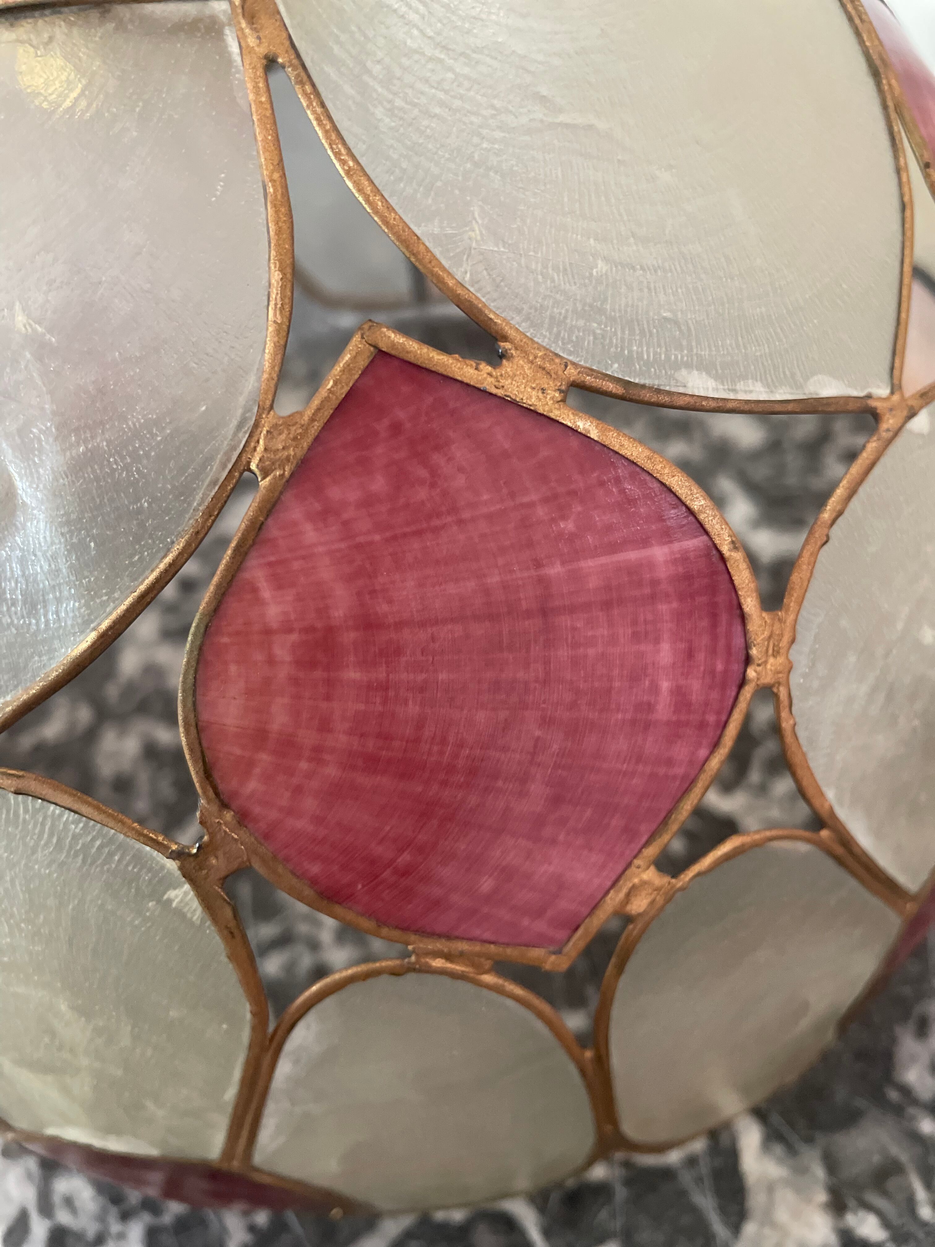 Mother-of-pearl suspension