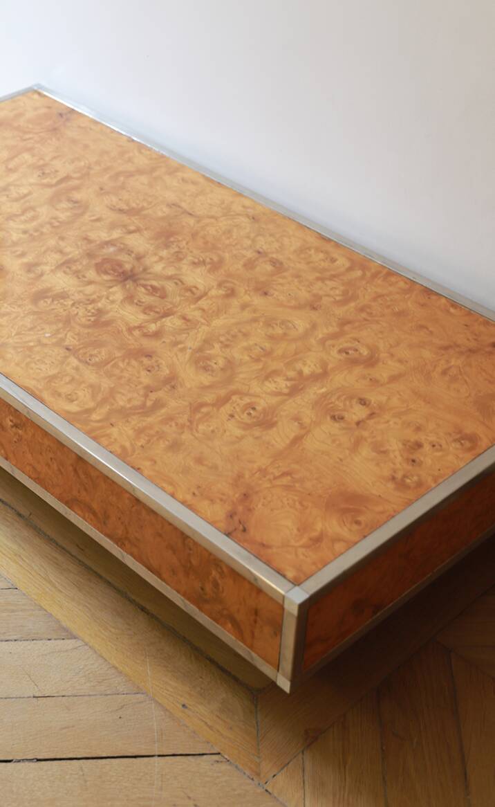 table basse en loupe d'orme avec bords chromés