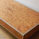 table basse en loupe d'orme avec bords chromés