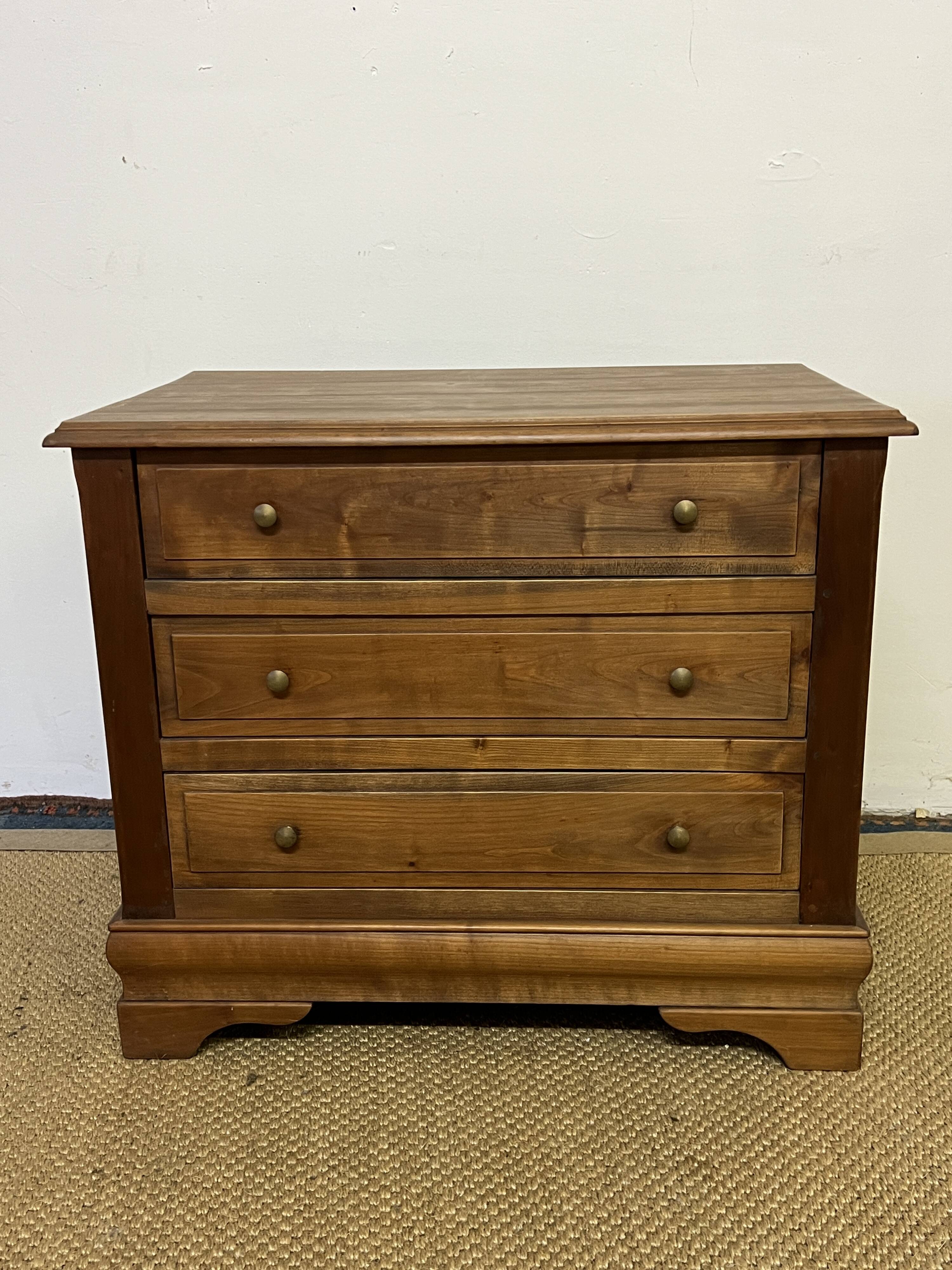 Small vintage wooden chest of drawers 3 drawers