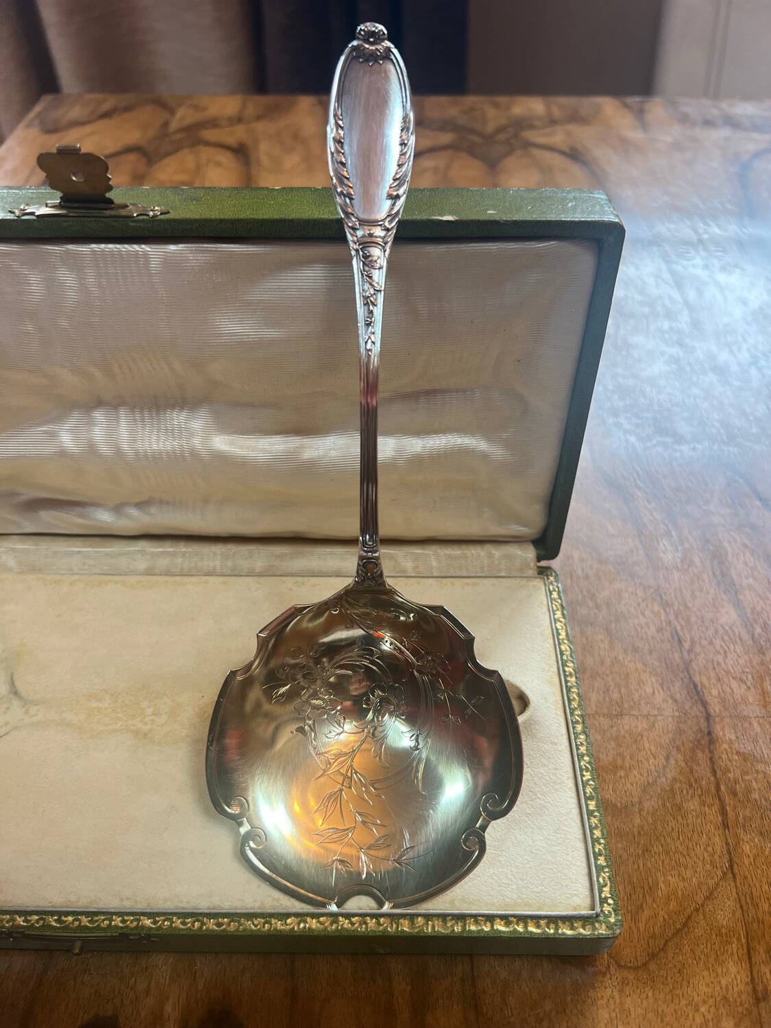 Silver strawberry shovel