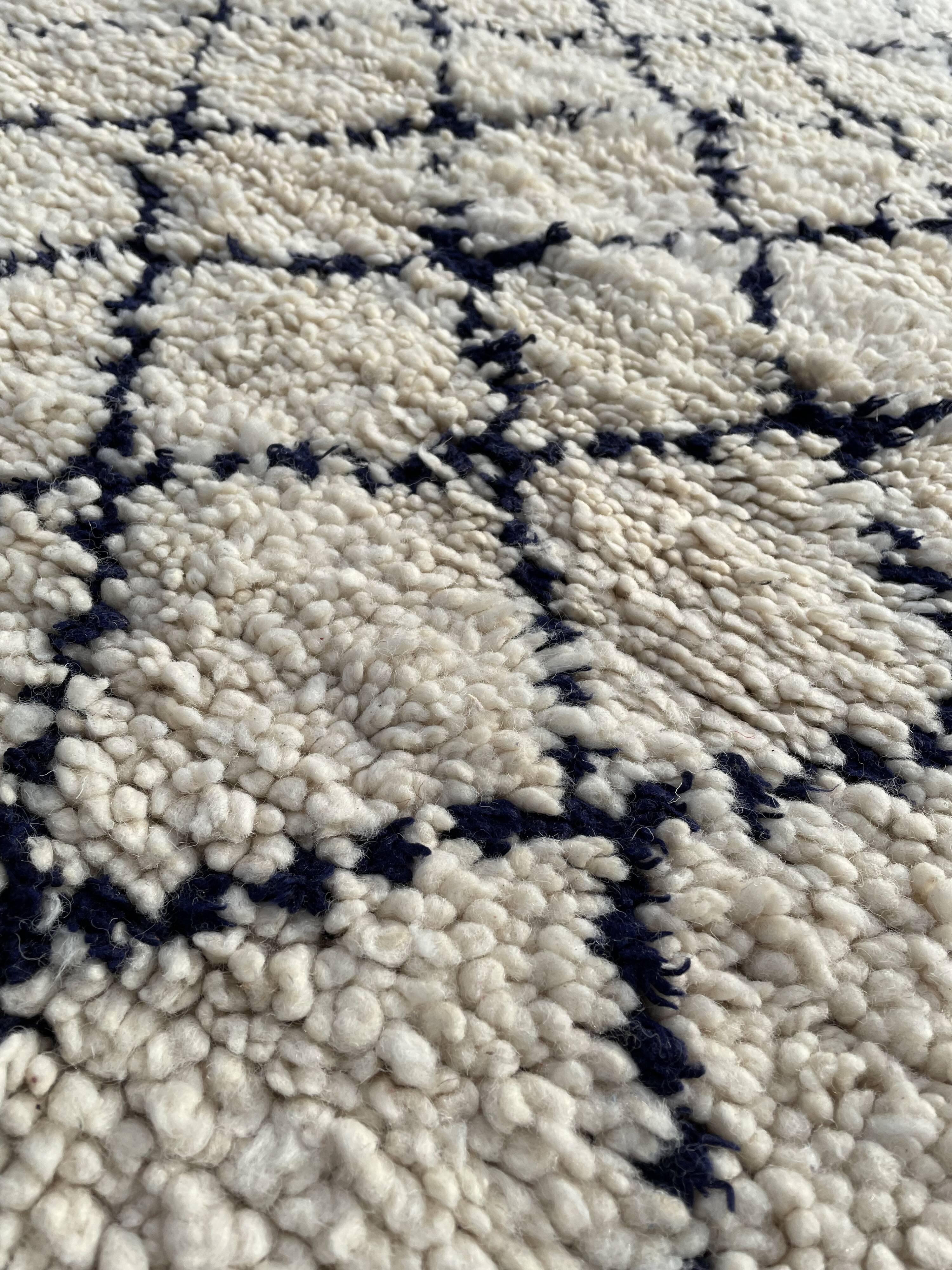 Carpet berbere beni ouarain vintage 110x235 cm