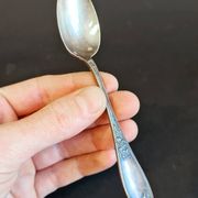Elégance vintage : Lot de 8 petites cuillères en métal argenté  – Ref 26