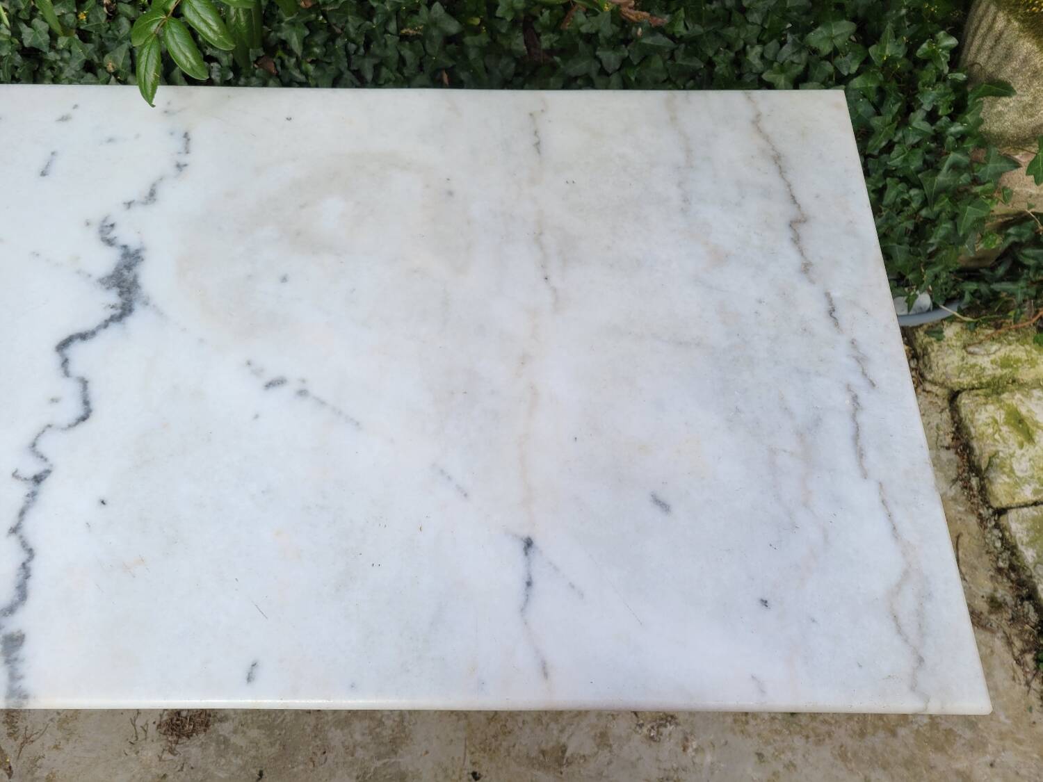 Bistro table in Carrara marble and cast iron circa 1900