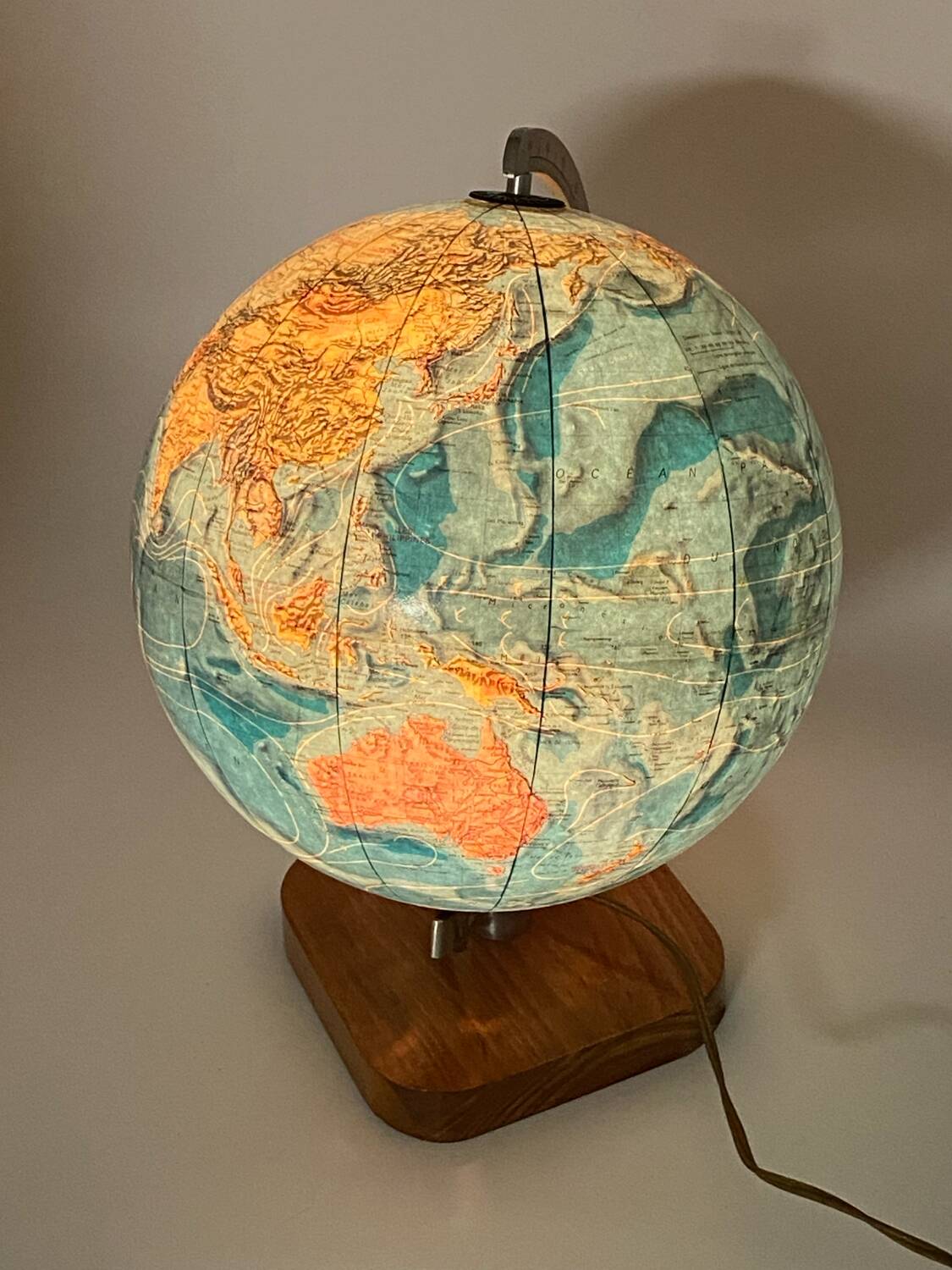 Vintage illuminated terrestrial globe / Taride / 1979