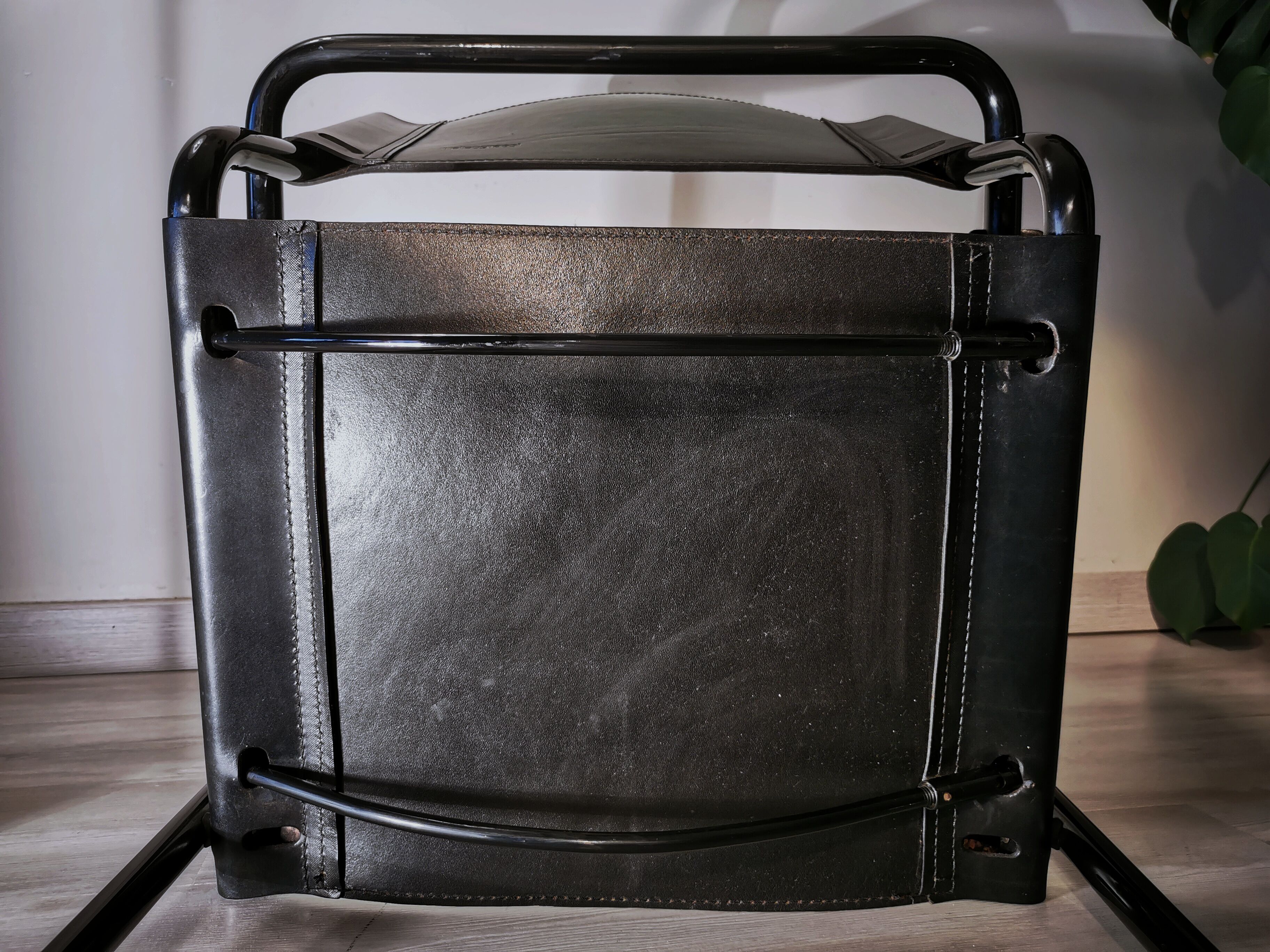 MG5 armchair by Matteo Grassi, leather