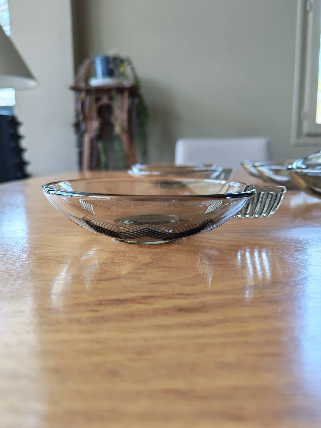 Lot de 8 coupelles art déco en verre.