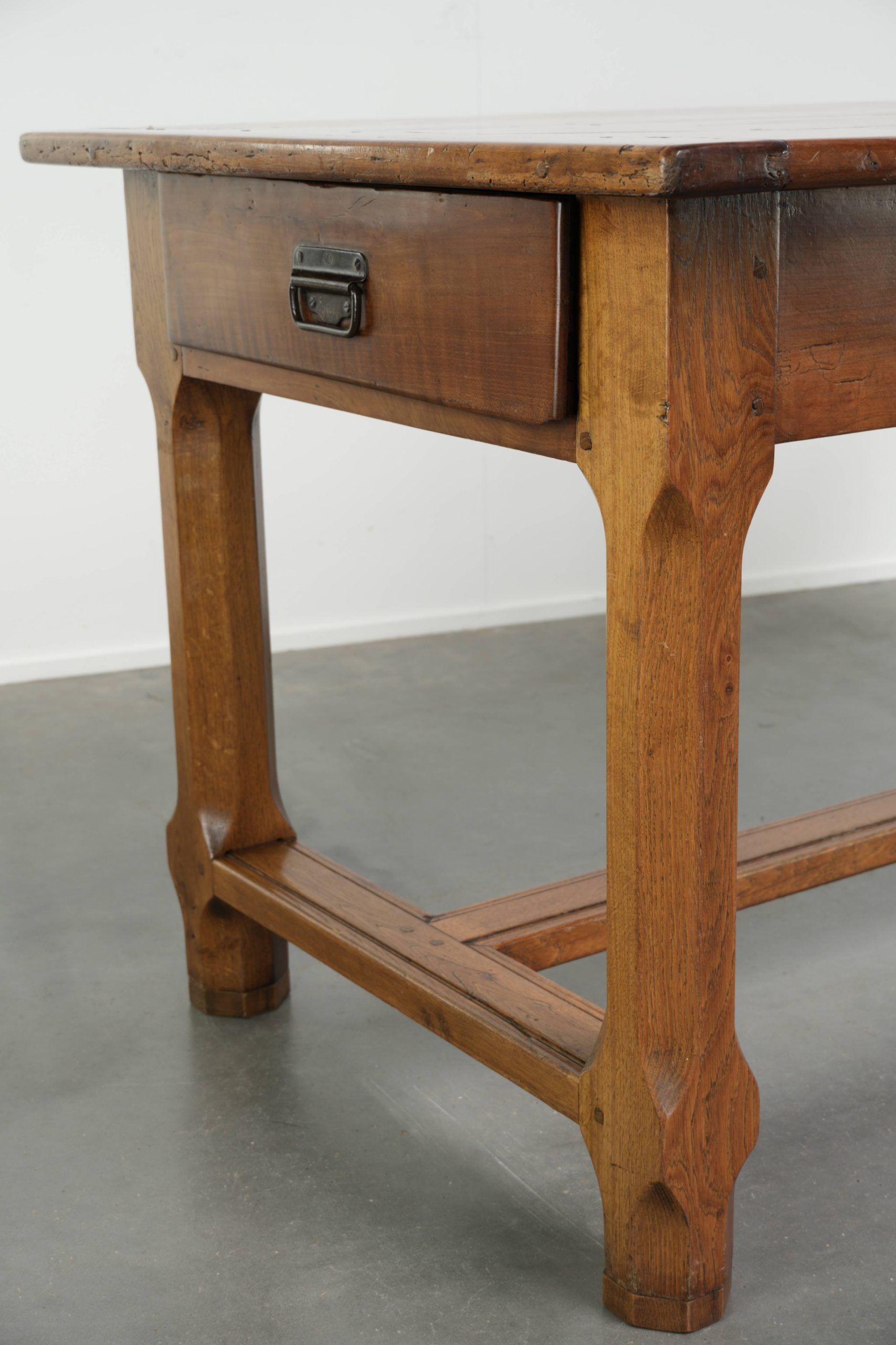 French dining table from the 18th century with a fruitwood top and oak base