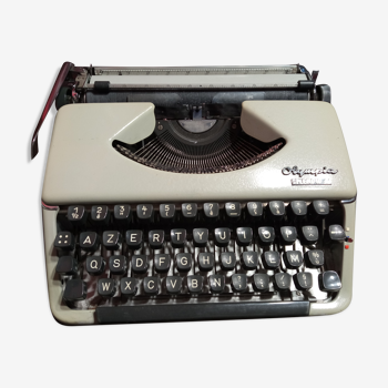 Typewriter Olympia Splendid 66 cream Like new