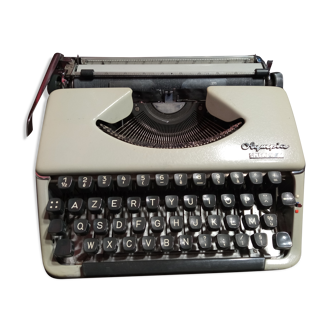 Machine à écrire olympia 66