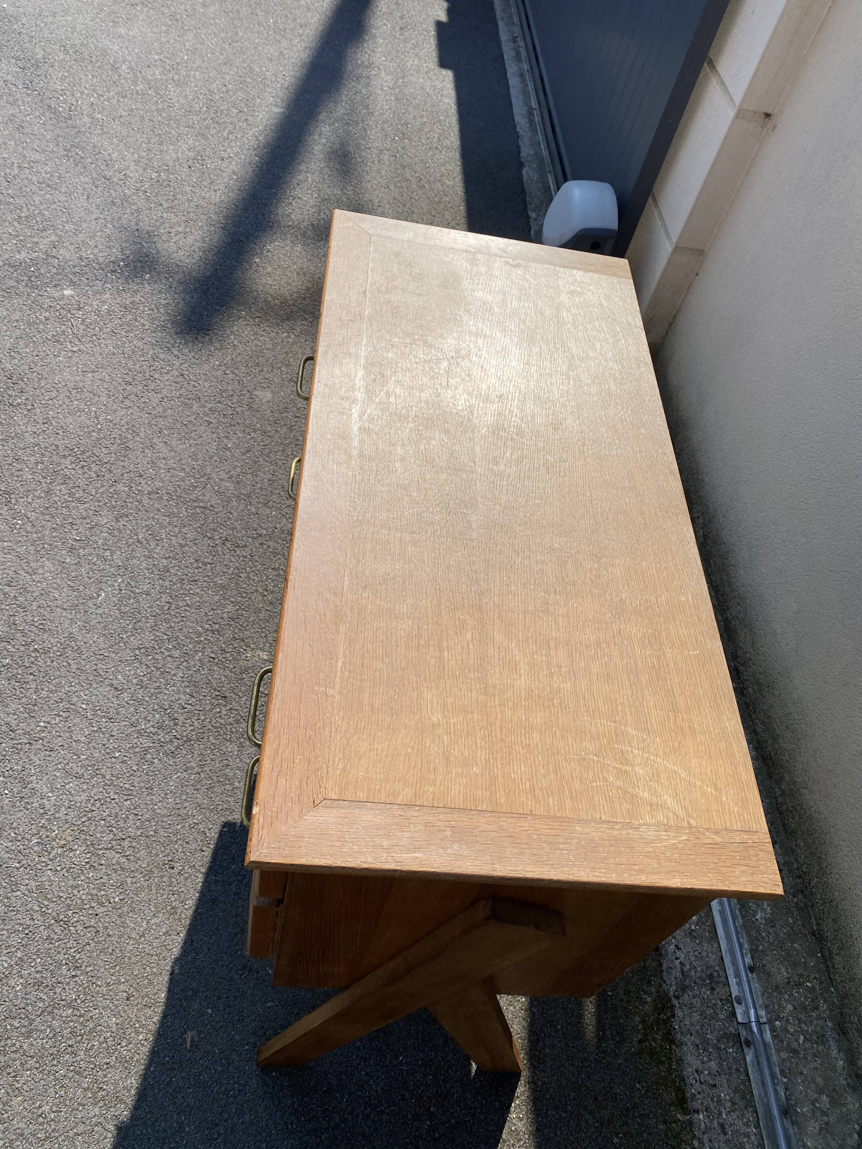 Dresser compass feet