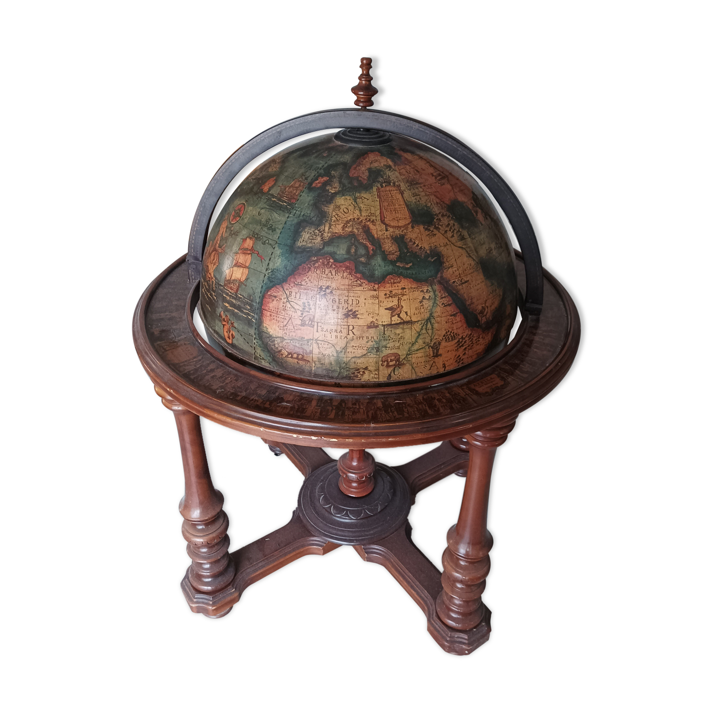 Mappemonde avec plateau tournant porte bouteilles