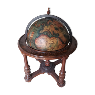 world map bar