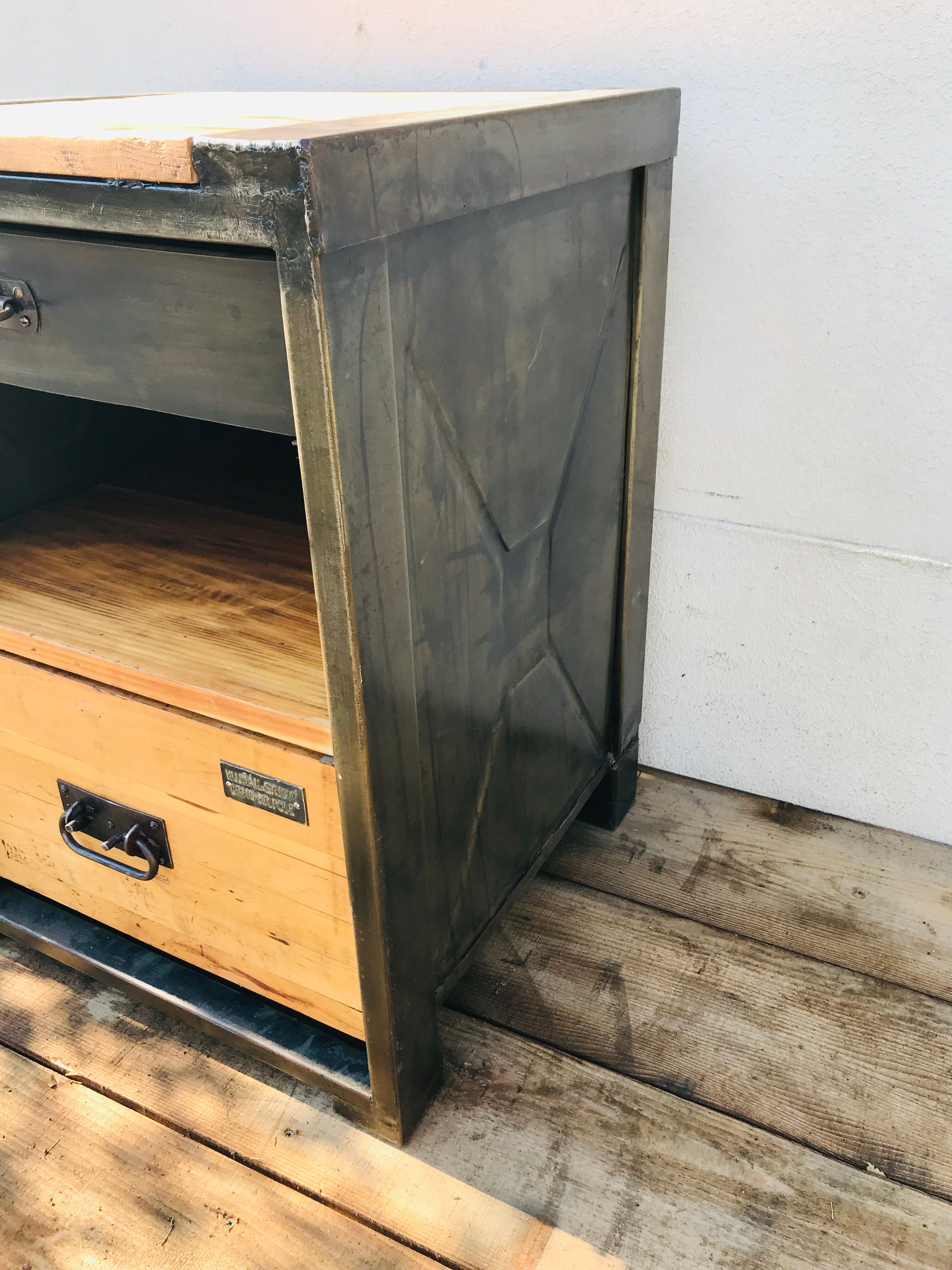 Meuble de garage militaire