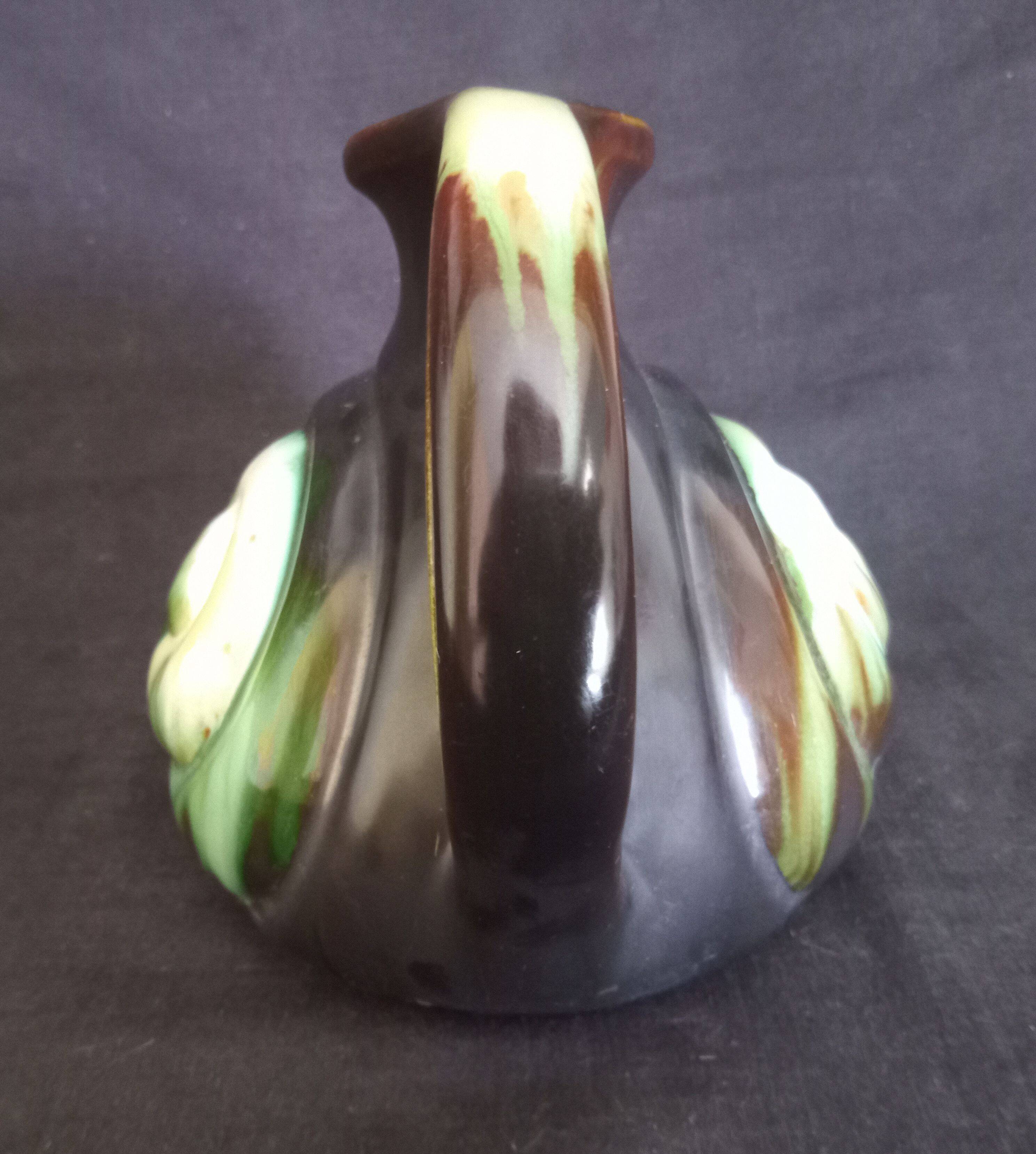 Vase with 3 flowers in the shape of a ceramic snail from Thulin (Belgium)