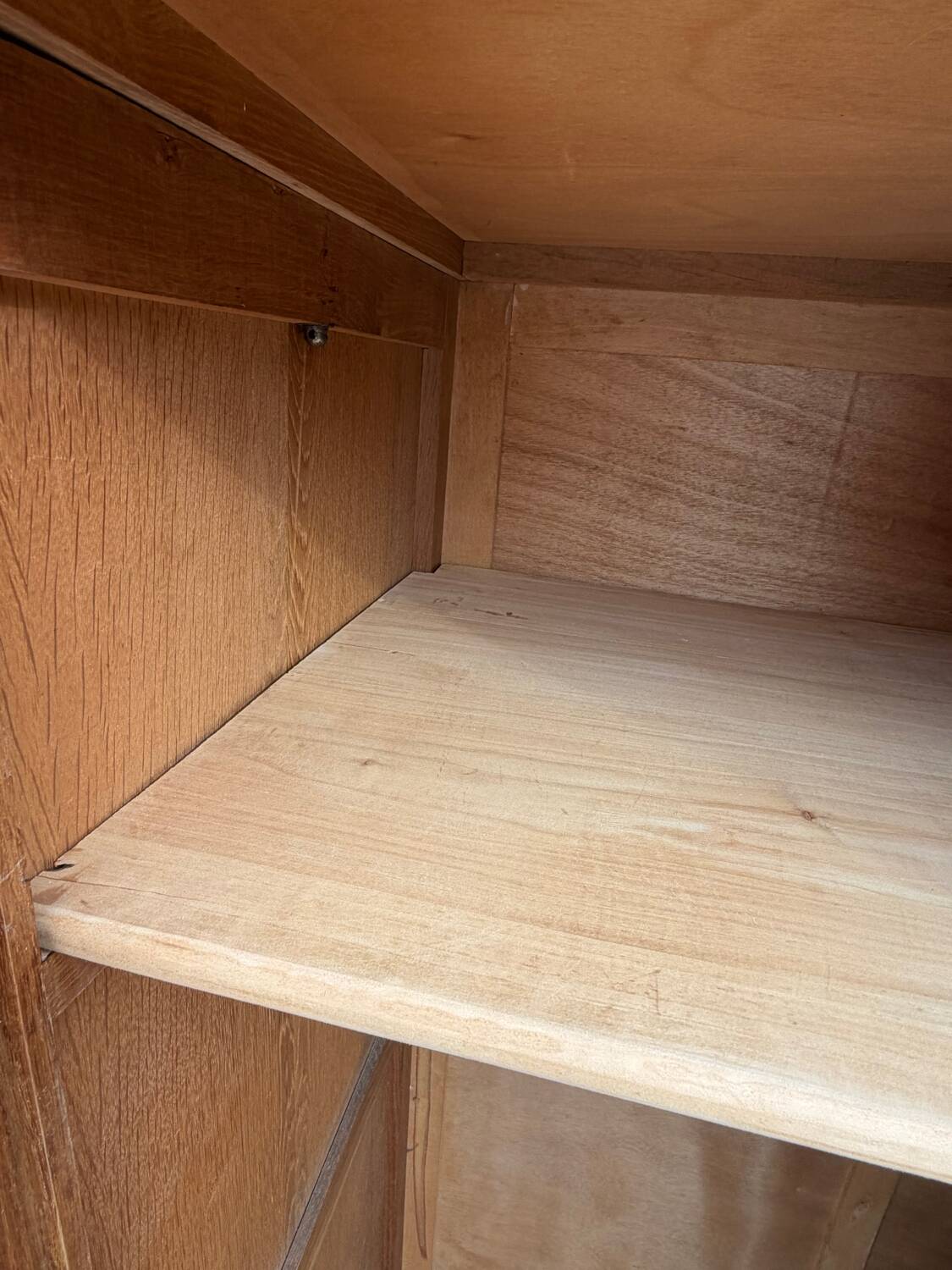 Armoire parisienne penderie porte coulissante chêne brut massif 1960