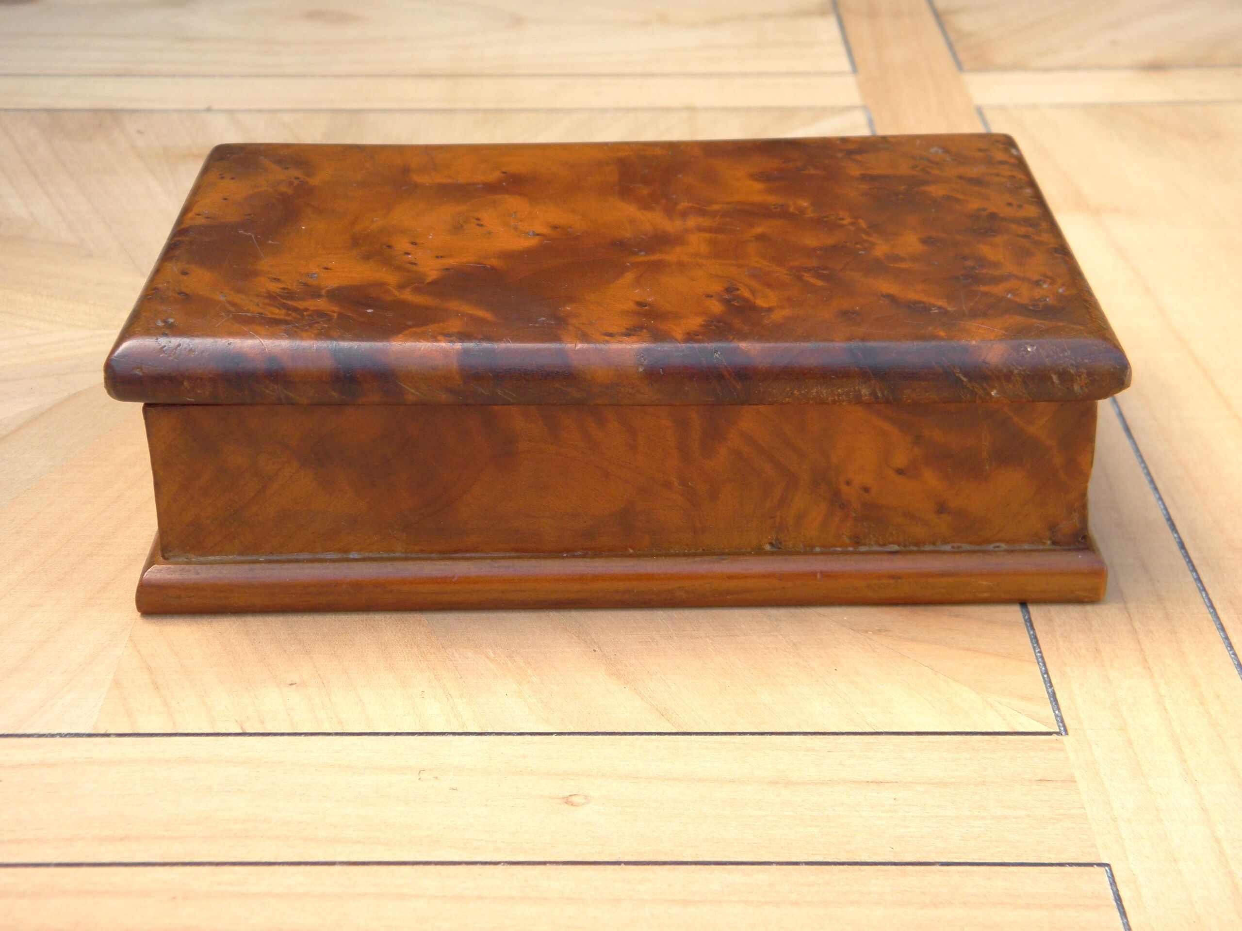 Three boxes in thuya magnifying glass